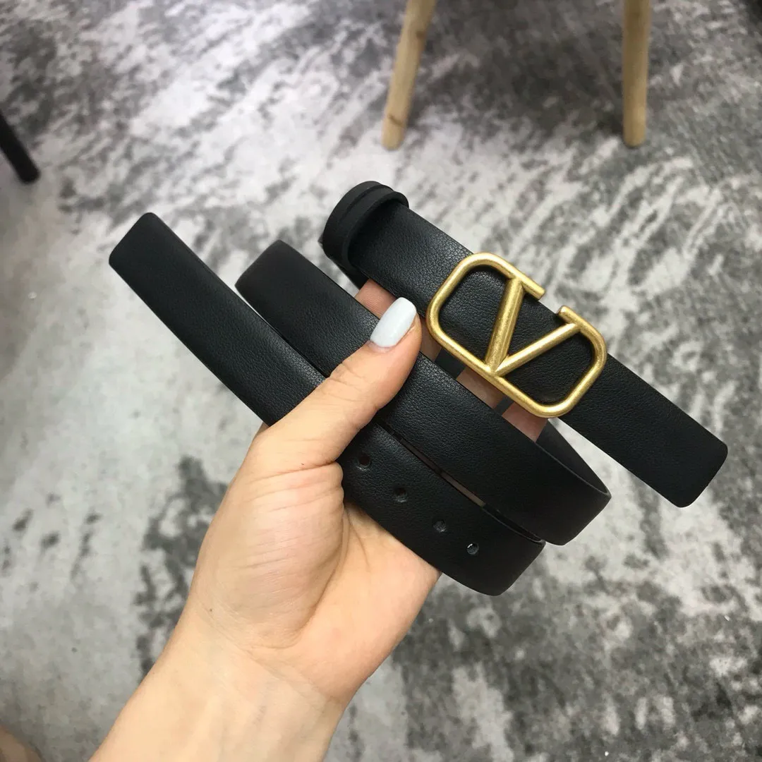 P180 Valentino classic letter series, the same style as the stars. Width 2.5CM. The hardware is made of classic cowhide leather fabric with logo. It can be worn on both sides! A non-contrasting belt! Goddess style and couple style! Fashion essentials for men and women [color][color][color]