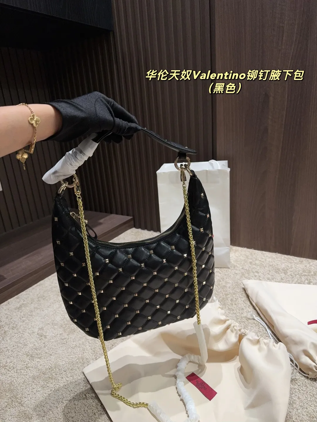 p320 with folding box ⚠️Size 16.19 Valentino rivet armpit bag Super classic Valentino rivet bag, a timeless fashion item! 💖Every style is super beautiful, classic and versatile, and perfect for fashion~✨