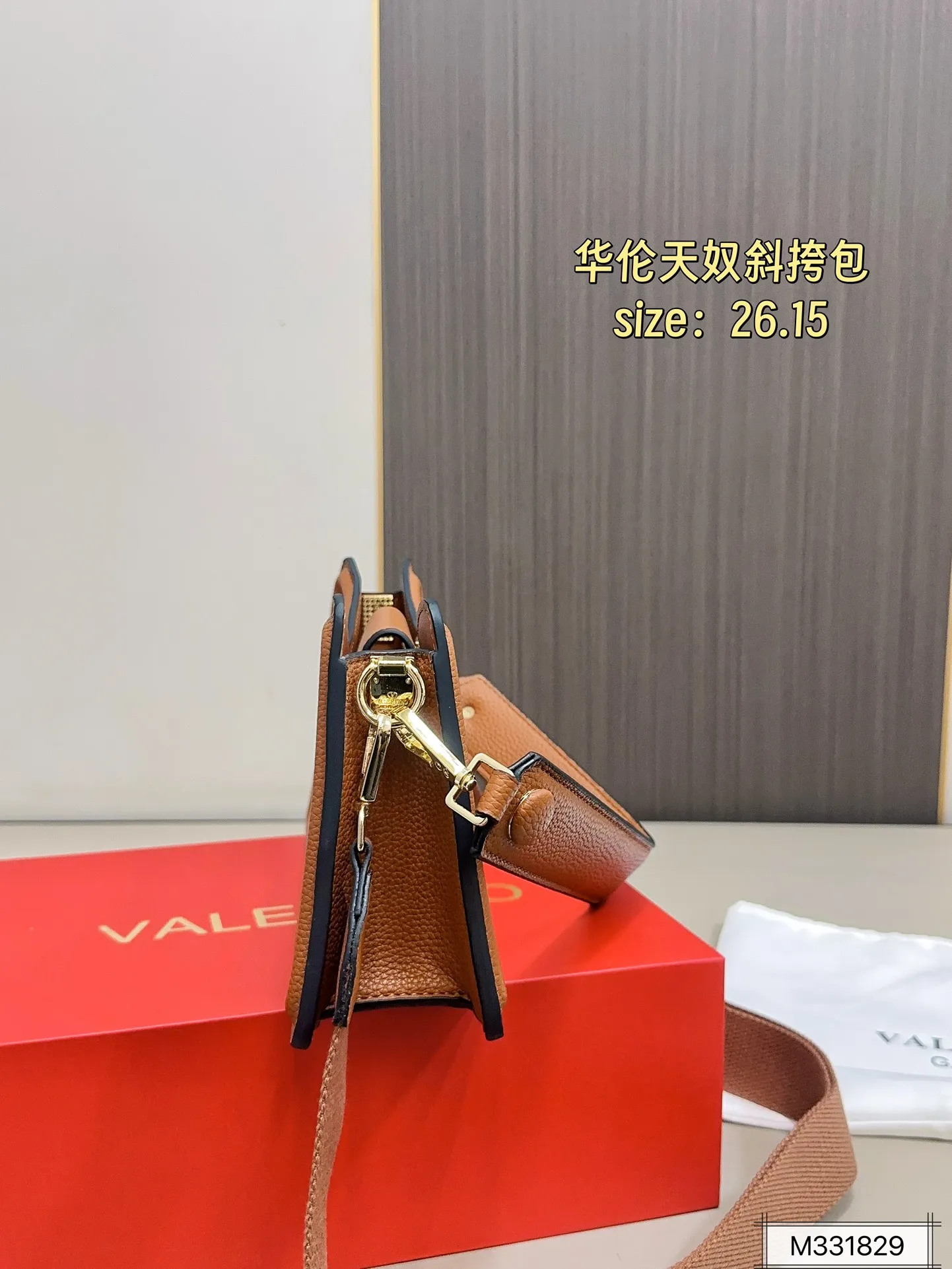💰290 with folding box ⚠️Size 26.15 Valentino Allknots crossbody bag Exquisite and beautiful High-end elegance Easy to control, no matter the clothes or seasons Can be used all year round, salty or sweet Carry it on a tall girl, look like a royal lady Carry it on a small girl, it looks like a sweet girl