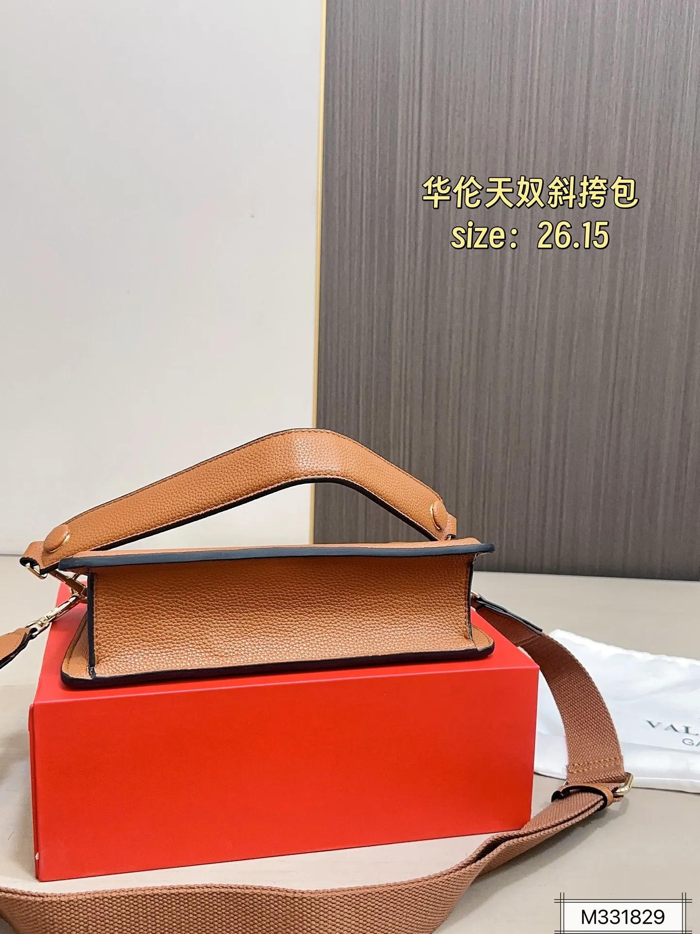💰290 with folding box ⚠️Size 26.15 Valentino Allknots crossbody bag Exquisite and beautiful High-end elegance Easy to control, no matter the clothes or seasons Can be used all year round, salty or sweet Carry it on a tall girl, look like a royal lady Carry it on a small girl, it looks like a sweet girl