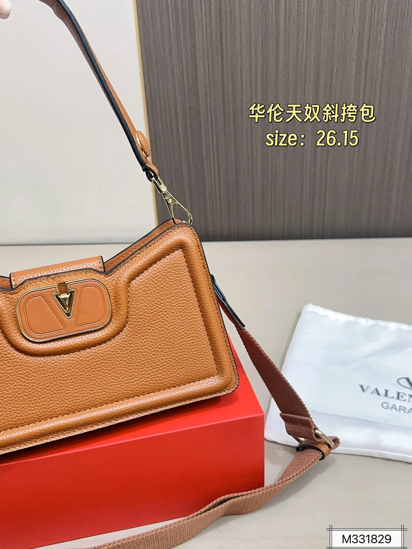 💰290 with folding box ⚠️Size 26.15 Valentino Allknots crossbody bag Exquisite and beautiful High-end elegance Easy to control, no matter the clothes or seasons Can be used all year round, salty or sweet Carry it on a tall girl, look like a royal lady Carry it on a small girl, it looks like a sweet girl