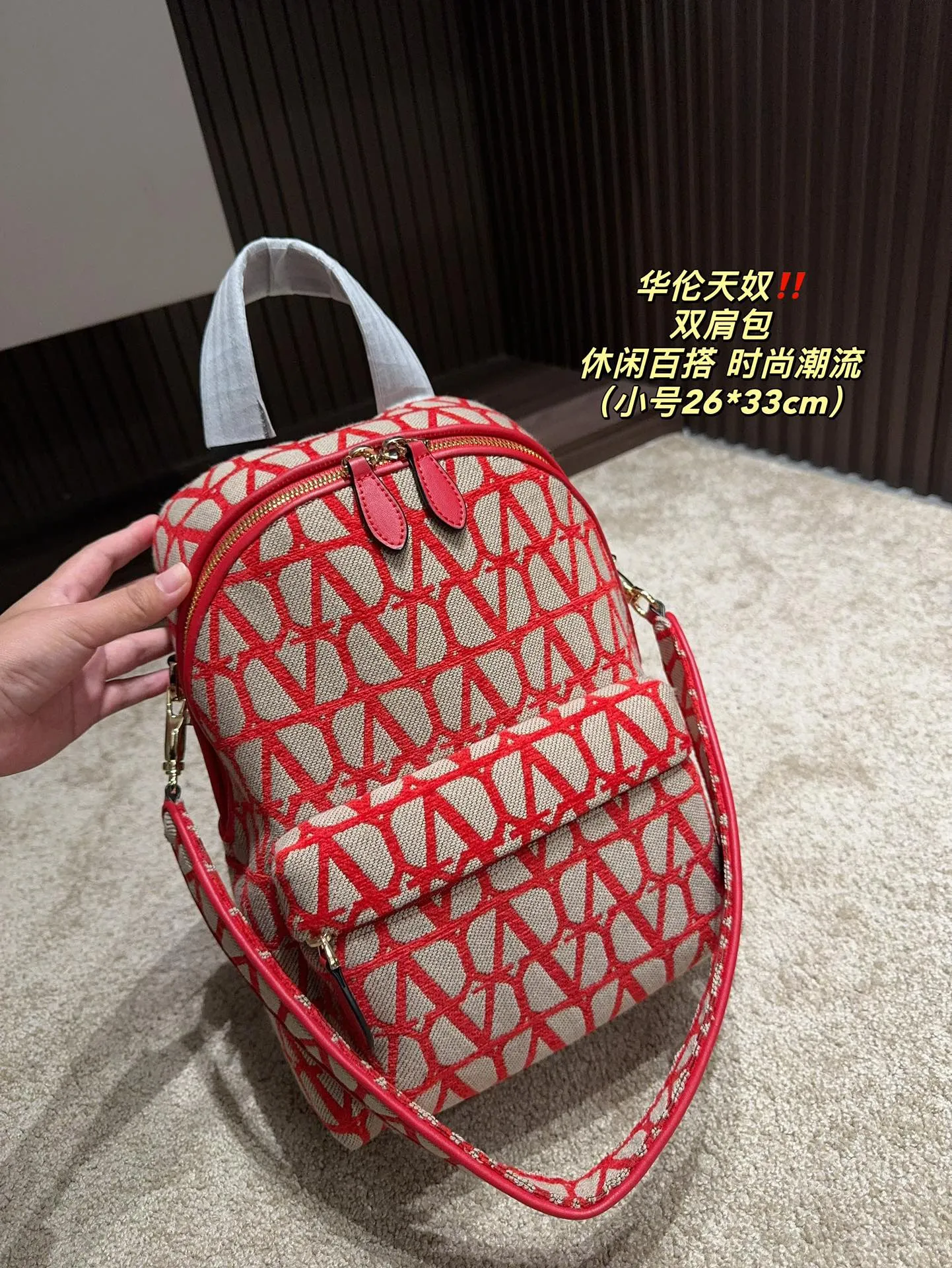 ✅The top original large size P480⚠️size 31.39 small size P400⚠️size 26.33 Valentino backpack large capacity, a must-have for vacation travel, one of the must-have items for fashionistas, the real thing will definitely surprise you