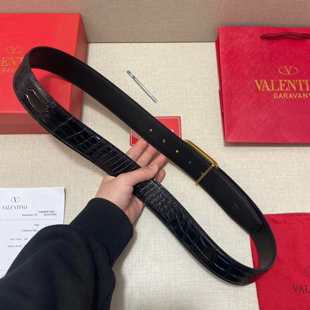✈️🇮🇹Brand: Valentino Valevtlo P160 ✈️🇮🇹Grade: 🚢Original private goods. Imported first-layer cowhide, sold at counters🈶️, comparable to the genuine product! Exquisite oil edges, computer stitching, soft hand feel. No modifications in real photos. The upper body effect is super good, and the length can be cut. Comes with a full set of packaging at the counter. The first choice for gifting. Comes with eye needles. ✈️🇮🇹Button head: Guangzhou original buckle hardware ✈️🇮🇹Length: 100-125cm 3.8cm specifications ✈️🇮🇹Color: black
