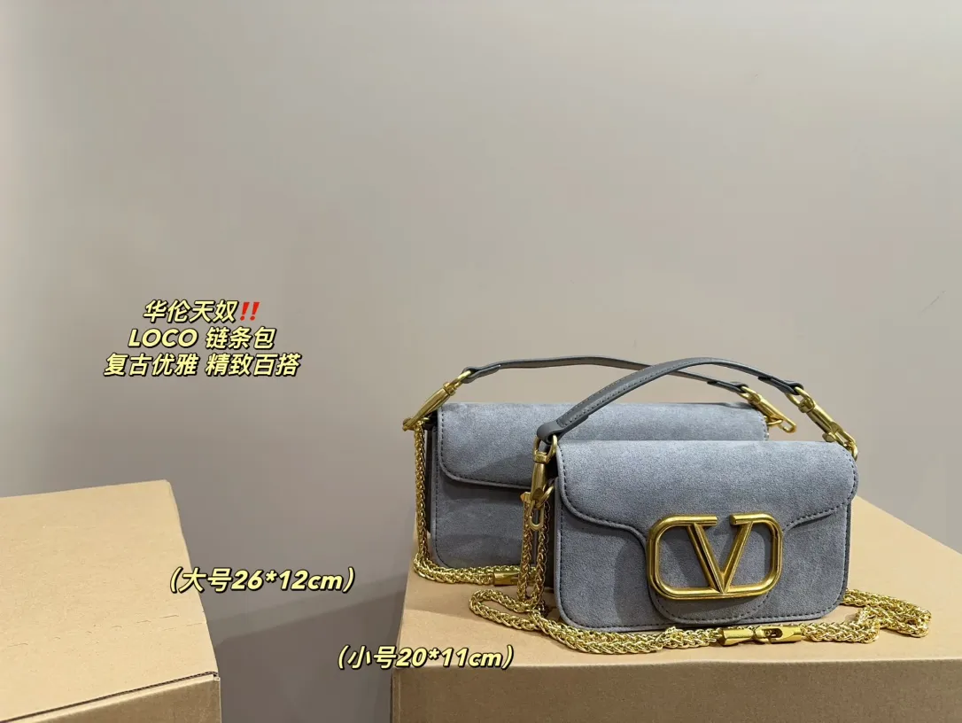 Large P350 with folding box⚠️Size 26.12 Small P330 with folding box⚠️Size 20.11 Valentino suede LOCO chain bag Retro and elegant, full of high-end feel, moderate size, touching capacity, easy to carry in casual and formal wear