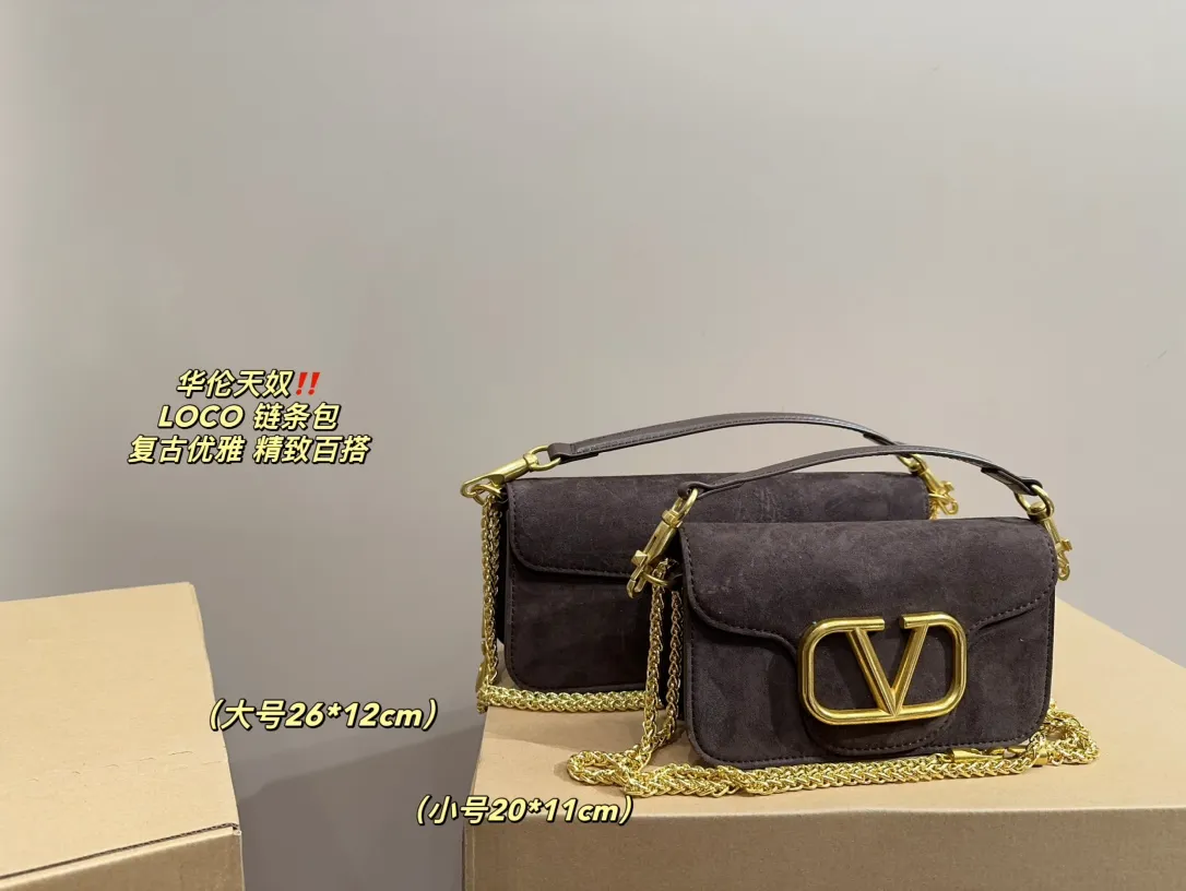 Large P350 with folding box⚠️Size 26.12 Small P330 with folding box⚠️Size 20.11 Valentino suede LOCO chain bag Retro and elegant, full of high-end feel, moderate size, touching capacity, easy to carry in casual and formal wear