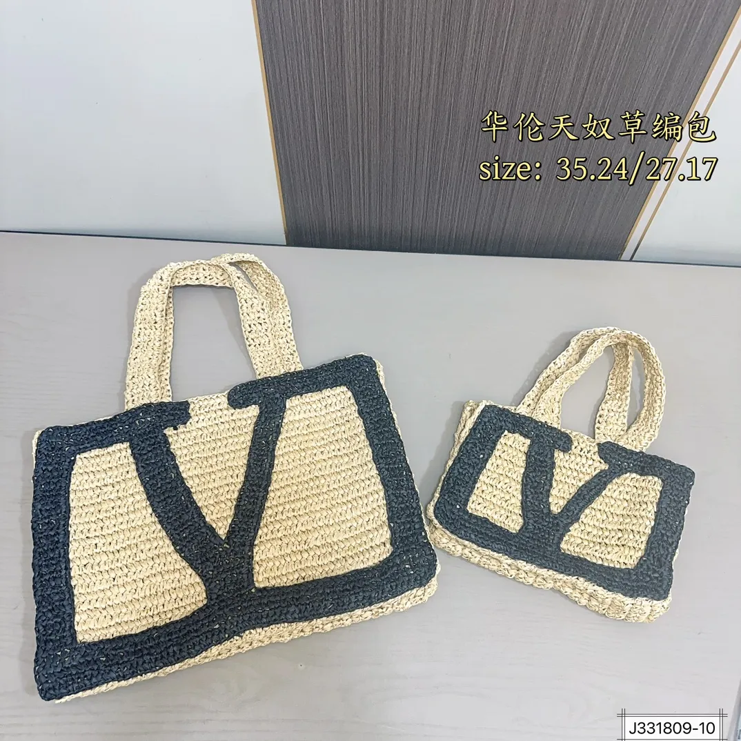 💰250 ⚠️Size 35*24 💰230⚠️Size 27*17 Valentino raffia woven handbag Raffia handbag, the weaving process is delicate and tough. Raffia, also known as "love grass", has a sweet meaning and lights up the leisurely mood of summer.