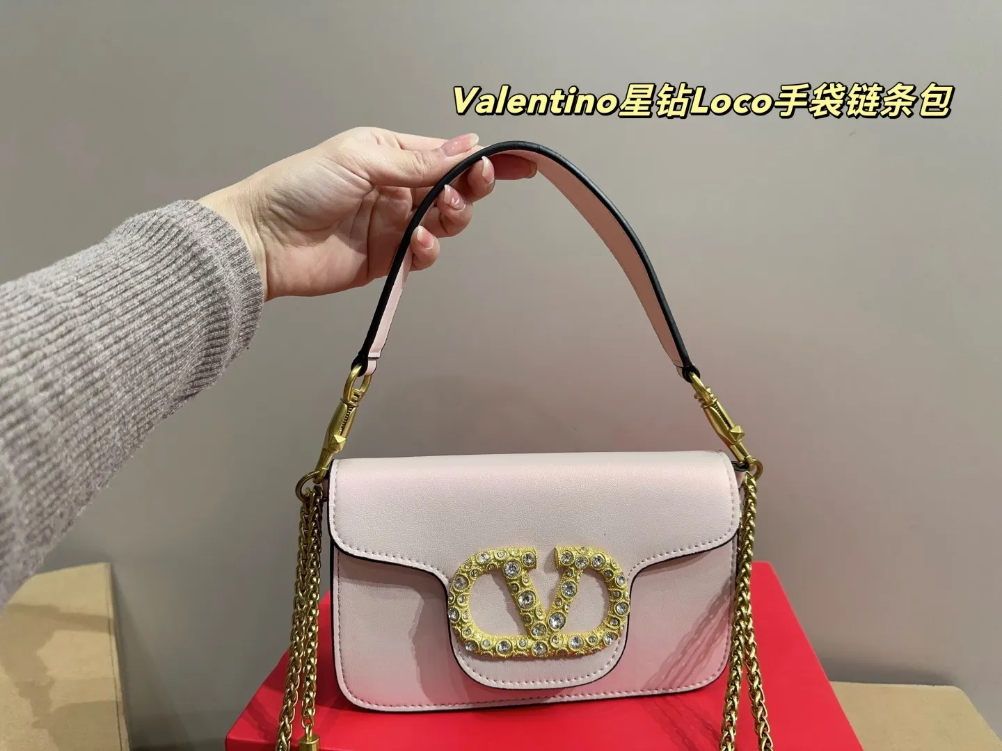 Large P320 comes with box⚠️Size 25.13 Small P310 comes with box⚠️Size 17.12 Valentino Valentino Star Diamond Loco Handbag Chain Bag