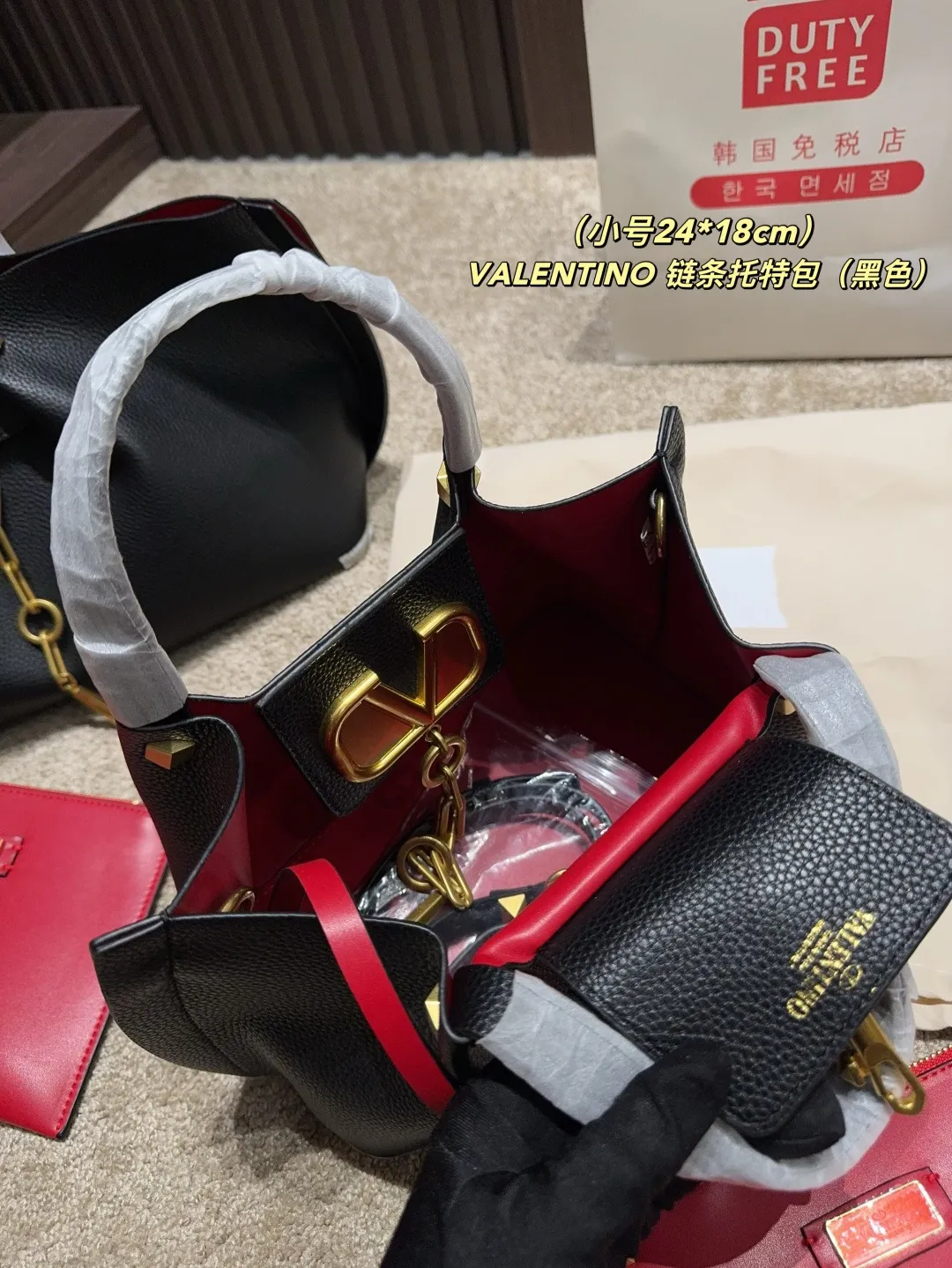 Large P380⚠️Size 37.24 Small P360⚠️Size 24.18 Valentino VALENTINO chain tote bag