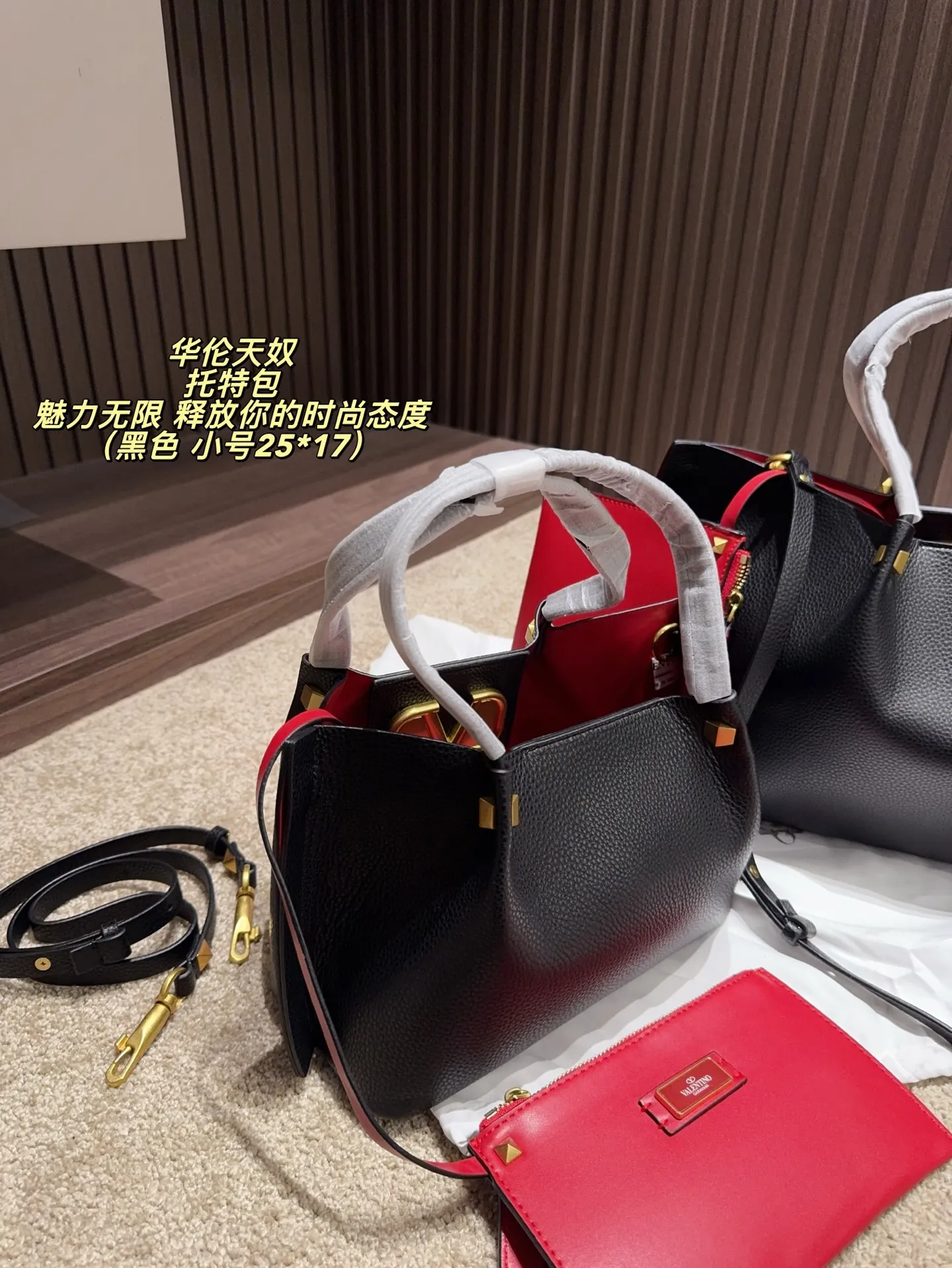 Large p380 without box ⚠️ size 37*24 Small size P370 without box ⚠️ size 25*17 Valentino tote bag has unlimited charm and unleashes your fashion attitude. It has a unique appearance and many cute colors to choose from. It is a fashion item not to be missed. It is different from the softness of canvas bags. It gives a wanton and free feeling when carried on the body. It is super textured and is loved by fashionistas.
