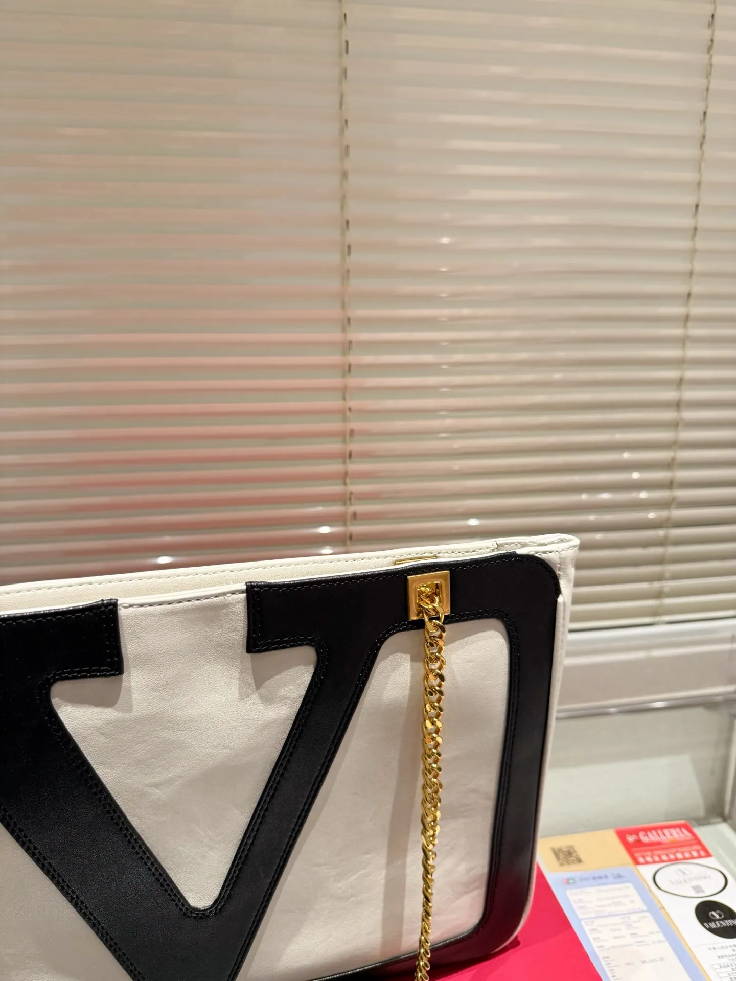 P380 Valentino VALENTINO Women's Tote Bag Valentino Letter Bag Letter bag from Valentino. The new season has just arrived. Size 37.26