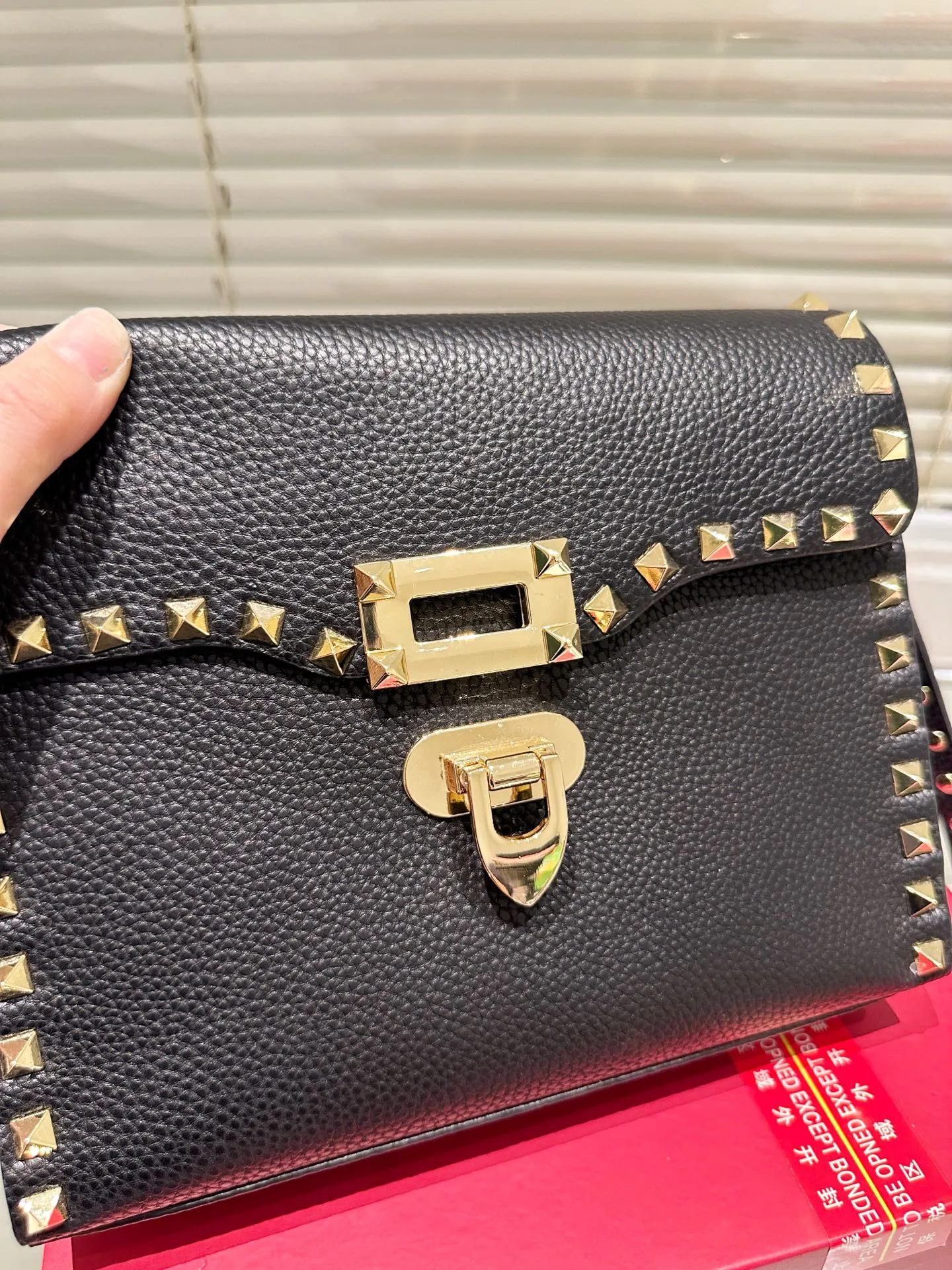 P420 Folding Box ⚠️Size 23.16 Valentino crossbody bag. The sense of luxury is overflowing. This look is very versatile. No matter how you carry it, there is no pressure. Which girl can refuse such a beautiful bag?