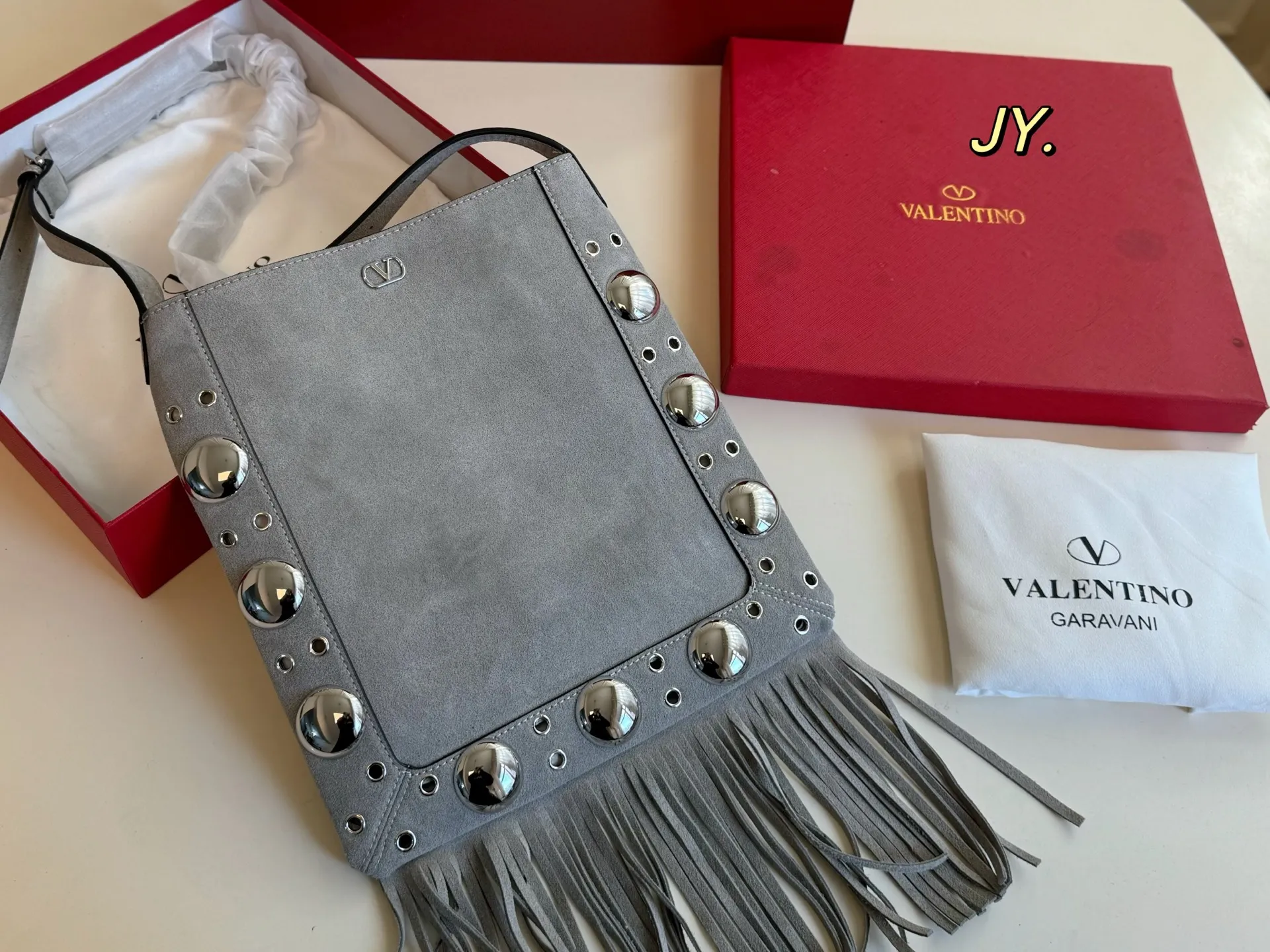 P340 (with box) size: 28×30 VALENTINO suede rivet tassel tote bag💕 The texture is very high-end, the leather is super good, adjustable shoulder straps, multiple carrying methods, super large capacity and very durable~ Casual and lazy, a must-have for daily outings