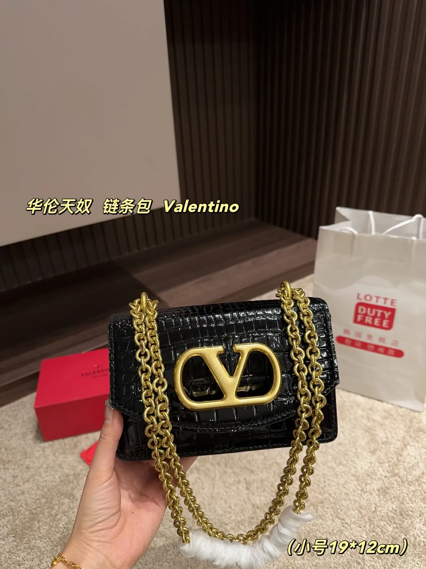 Large P330⚠️Size 23.15 Small P320 with folding box⚠️Size 19.12 Valentino chain bag Valentino is low-key and textured, has a unique artistic flavor, has good looks, and is a must-have in Jimei
