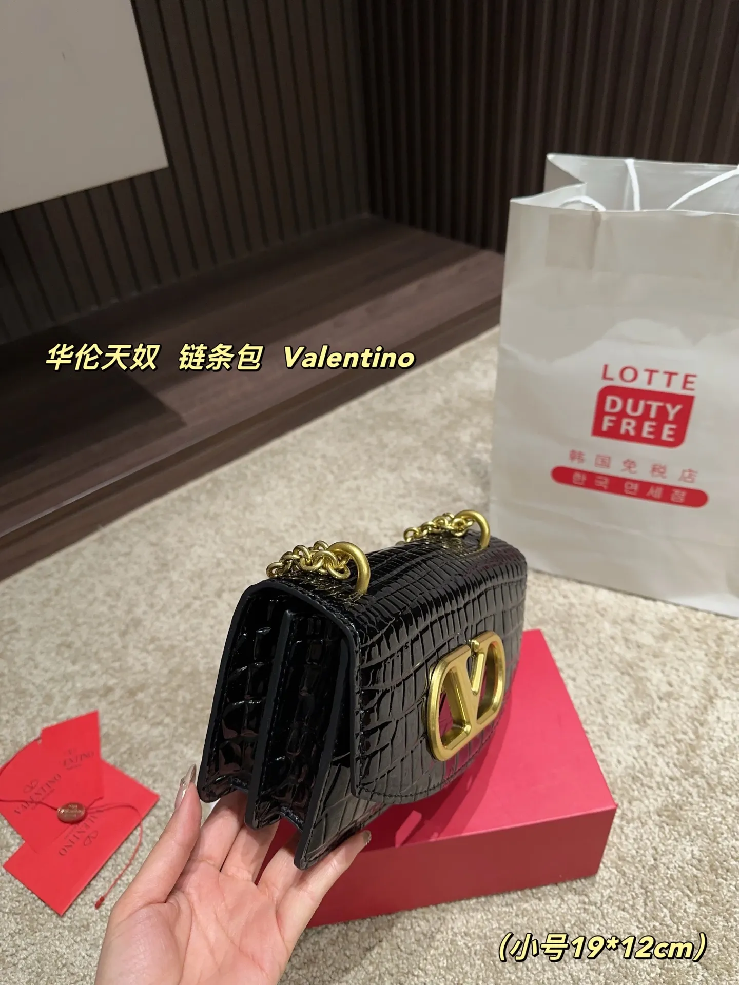 Large P330⚠️Size 23.15 Small P320 with folding box⚠️Size 19.12 Valentino chain bag Valentino is low-key and textured, has a unique artistic flavor, has good looks, and is a must-have in Jimei