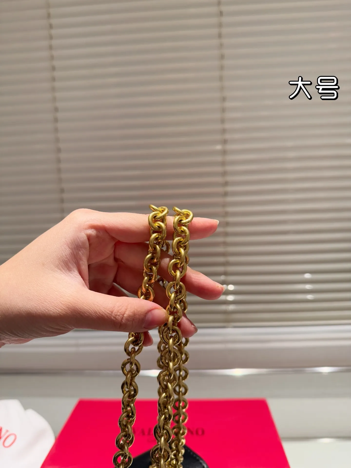 Large P340 Folding Box ⚠️Size 24.15 Valentino Chain Bag Overflowing with a sense of luxury. This look is very versatile. No matter how you carry it, there is no pressure. Which girl can refuse such a beautiful bag?