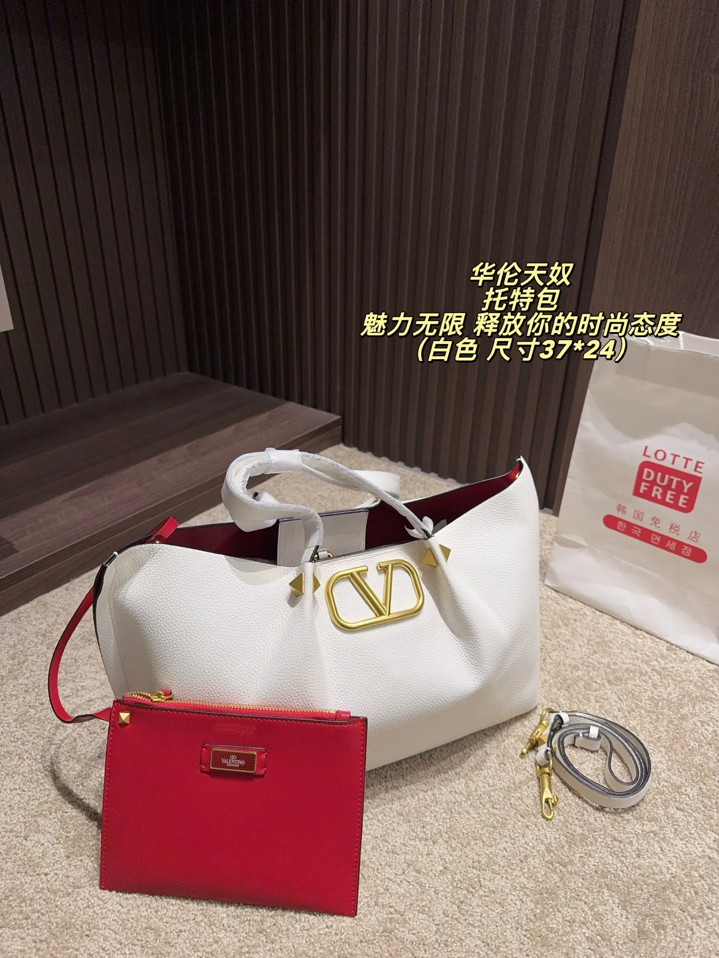 P360 Unboxed⚠️Size 37*24 Valentino Tote bag has unlimited charm and unleashes your fashion attitude. It has a unique appearance and many cute colors to choose from. It is a fashion item not to be missed. It is different from the softness of canvas bags. It gives a free and easy feeling when carried on the body. It is super textured and is loved by fashionistas.