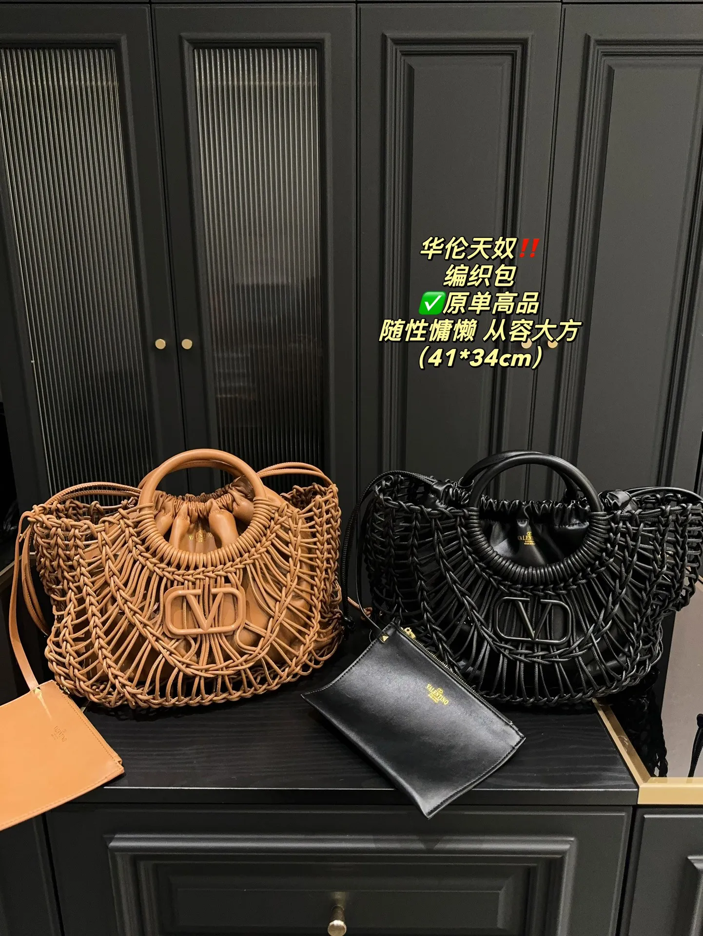 ✅Pure leather P540⚠️Size 41.34 Valentino woven bag has a strong holiday style, but it is also suitable for daily life. I think you must have a bag like this. After all, no one wants to refuse the waves and the beach.