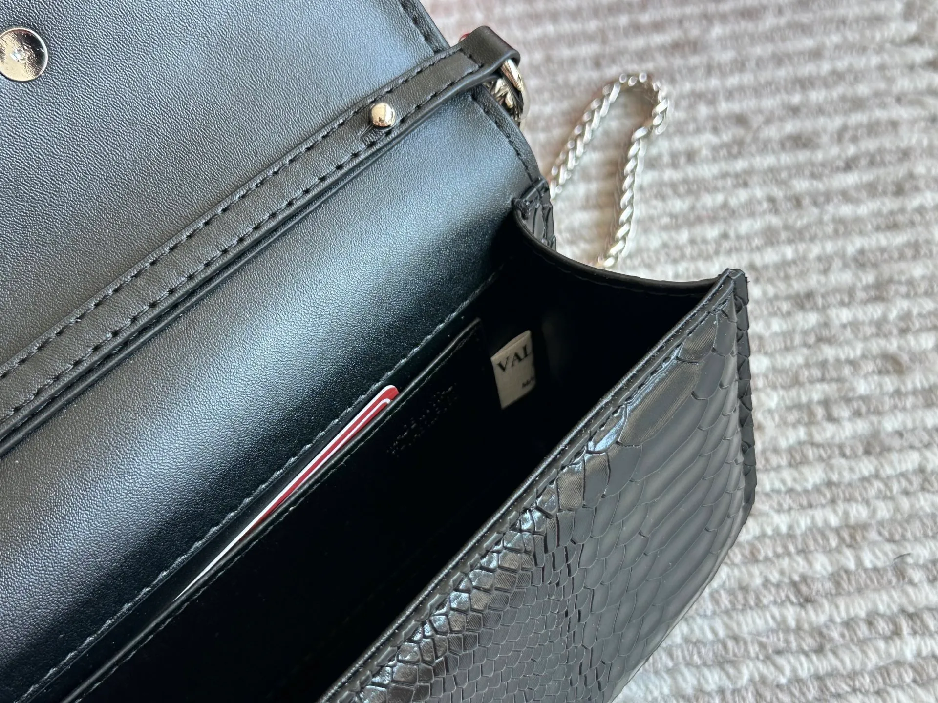 💰 340, 165 box size: 20 9cm 26 17cm Valentino new product! Who can resist this style? It’s totally okay to wear in spring, summer, autumn and winter~