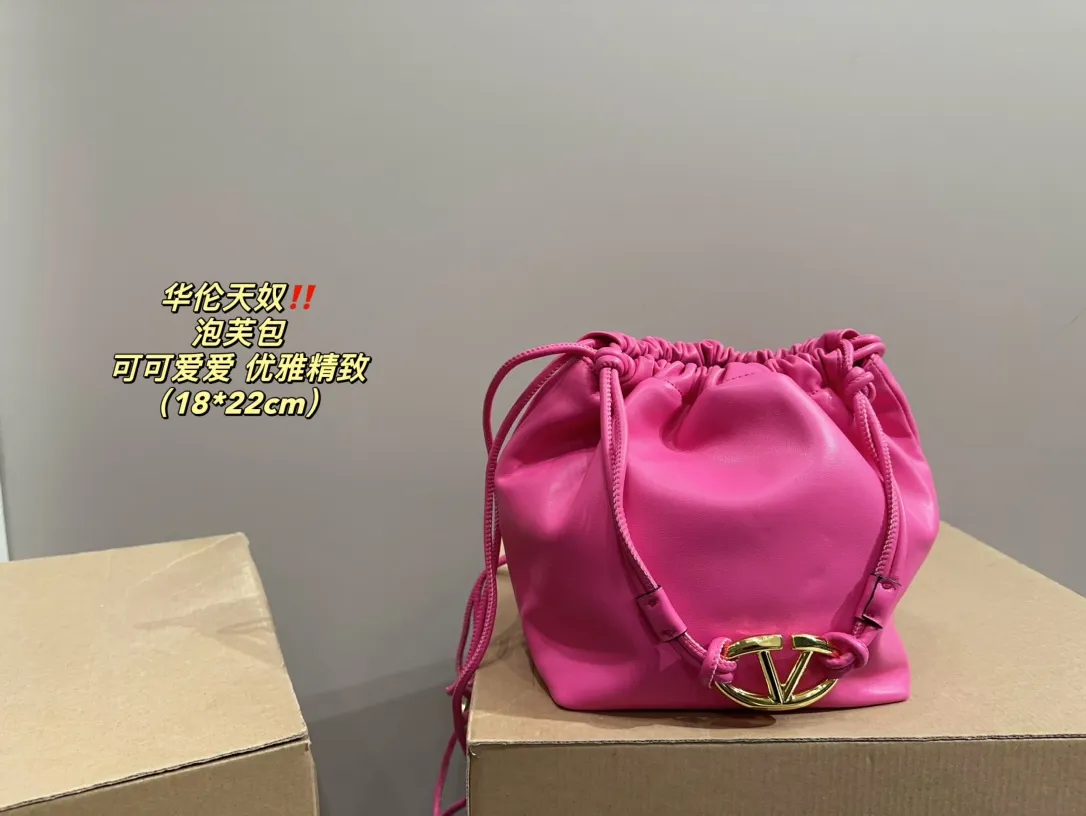 P270 comes with folding box ⚠️Size 18.22 Valentino puff bag cute, small and exquisite, elegant and exquisite, a must-have for fairies