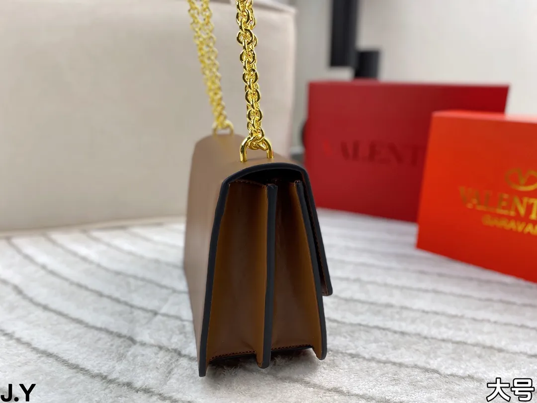 p310/p300 Folding box 🎁 Valentino Vain series handbags~ A versatile bag that can be sweet or salty, casual or business, magnetic opening and closing, practical capacity, exquisite and noble, elegant and timeless! Size: 24*16/19.5*13