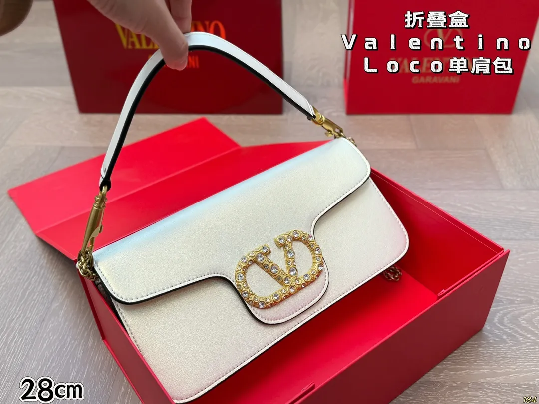 6️⃣Color Large Size ¥310 Folding Box Valentino Loco Shoulder Bag Overflowing with a sense of luxury. This look is very versatile. No matter how you carry it, there is no pressure. Which girl can refuse such a beautiful bag? Size: Large 28 13