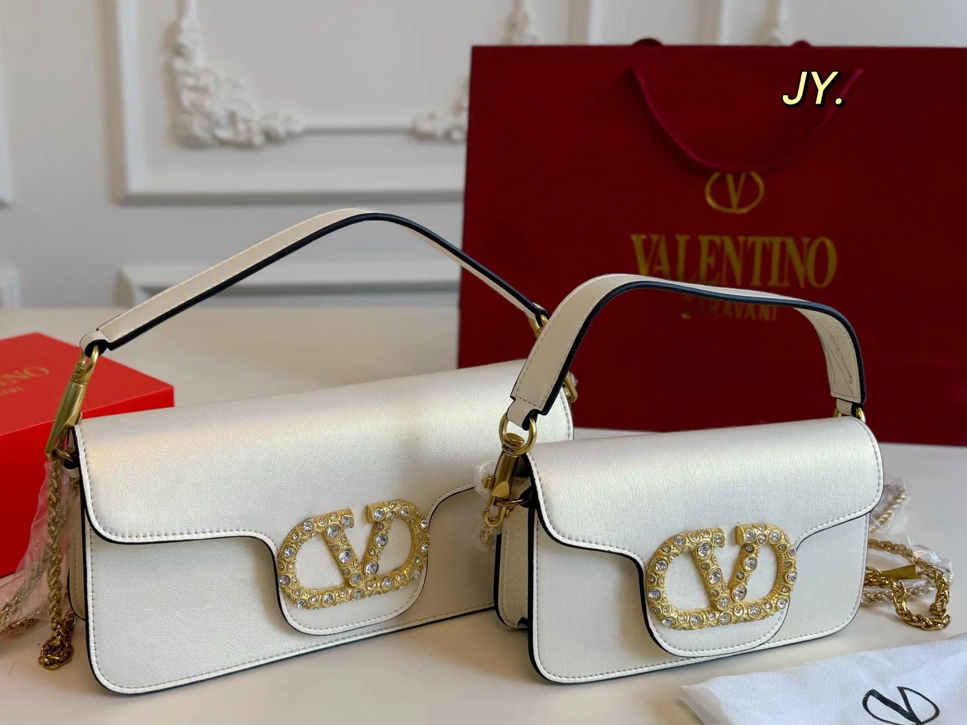 P310 large size P300 small size (folding box) size: 27×13 large size 20×12 small size VALENTINO Valentino chain baguette bag💕 Unique shape and super fashion sense! The large VLogo is studded with rhinestones ✨ Sparkling and charming like gems ❗️ Wear it on your back and easily achieve a high-end look💗