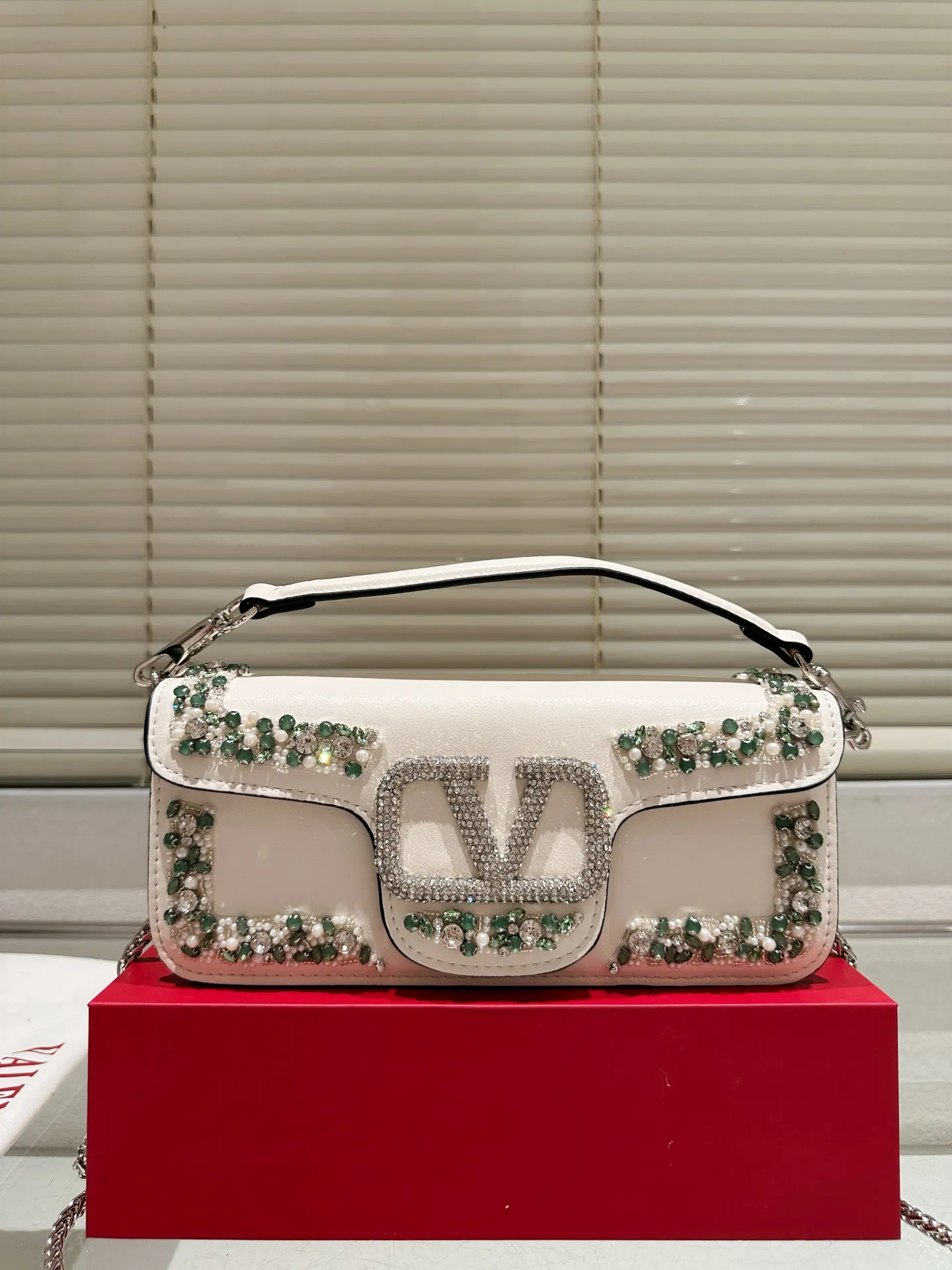 Large P410 Folding Box ⚠️Size 26.11 Valentino Loco Shoulder Bag Overflowing with Sophistication This Look Is Very Versatile No matter how you carry it, you won’t feel any pressure. Which girl can resist such a beautiful bag?