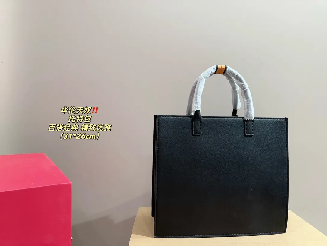 P370 comes with folding box ⚠️Size 31.26 Valentino tote bag, versatile and classic, exquisite one, really super invincible and cute, full of fairy spirit, a must-have for girls every day