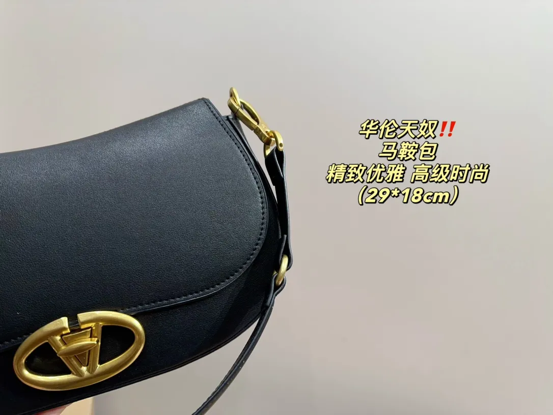 P330 comes with folding box ⚠️Size 29.18 Valentino Saddle Bag Comfortable and sophisticated at the same time Simple and elegant yet discreet Easily create an elegant commuting outfit