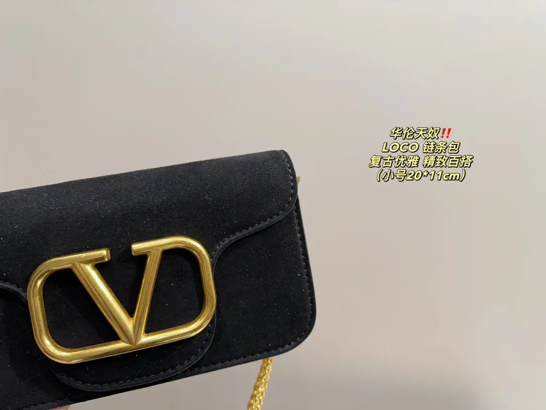 Large P350 with folding box⚠️Size 26.12 Small P330 with folding box⚠️Size 20.11 Valentino suede LOCO chain bag Retro and elegant, full of high-end feel, moderate size, touching capacity, easy to carry in casual and formal wear