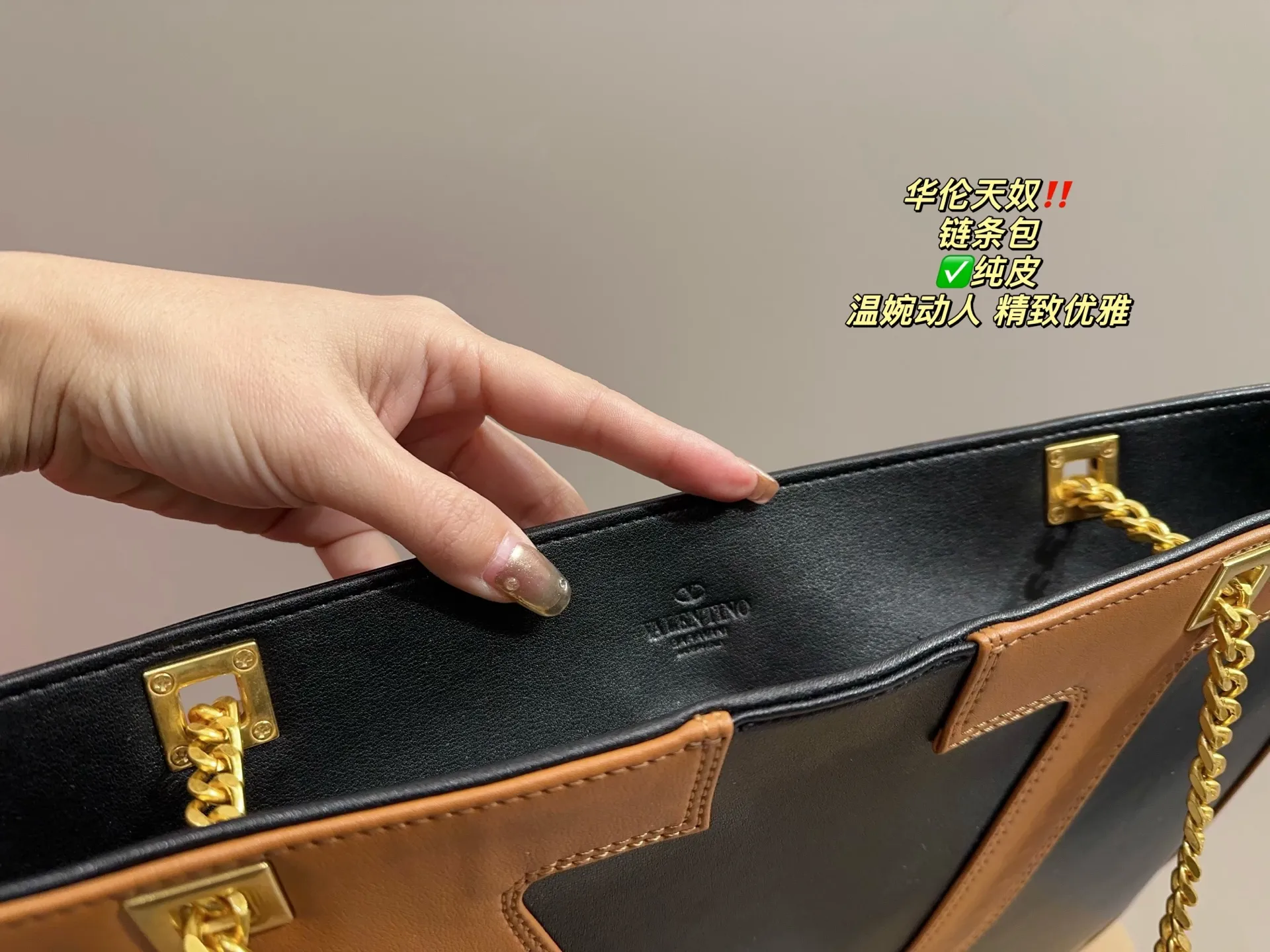 ✅Pure leather P420 with folding box ⚠️Size 44.33 Valentino chain bag I bought this one immediately when I saw it! It really shows off your temperament. I can already imagine how elegant it would look with a dress~ It can be worn cross-body or carried under the armpit, which is very convenient!