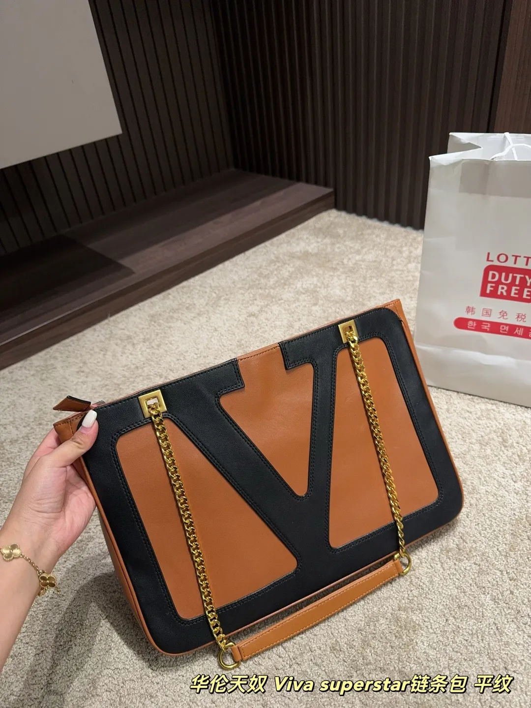 P380⚠️Size 37.25 Valentino Viva superstar chain bag