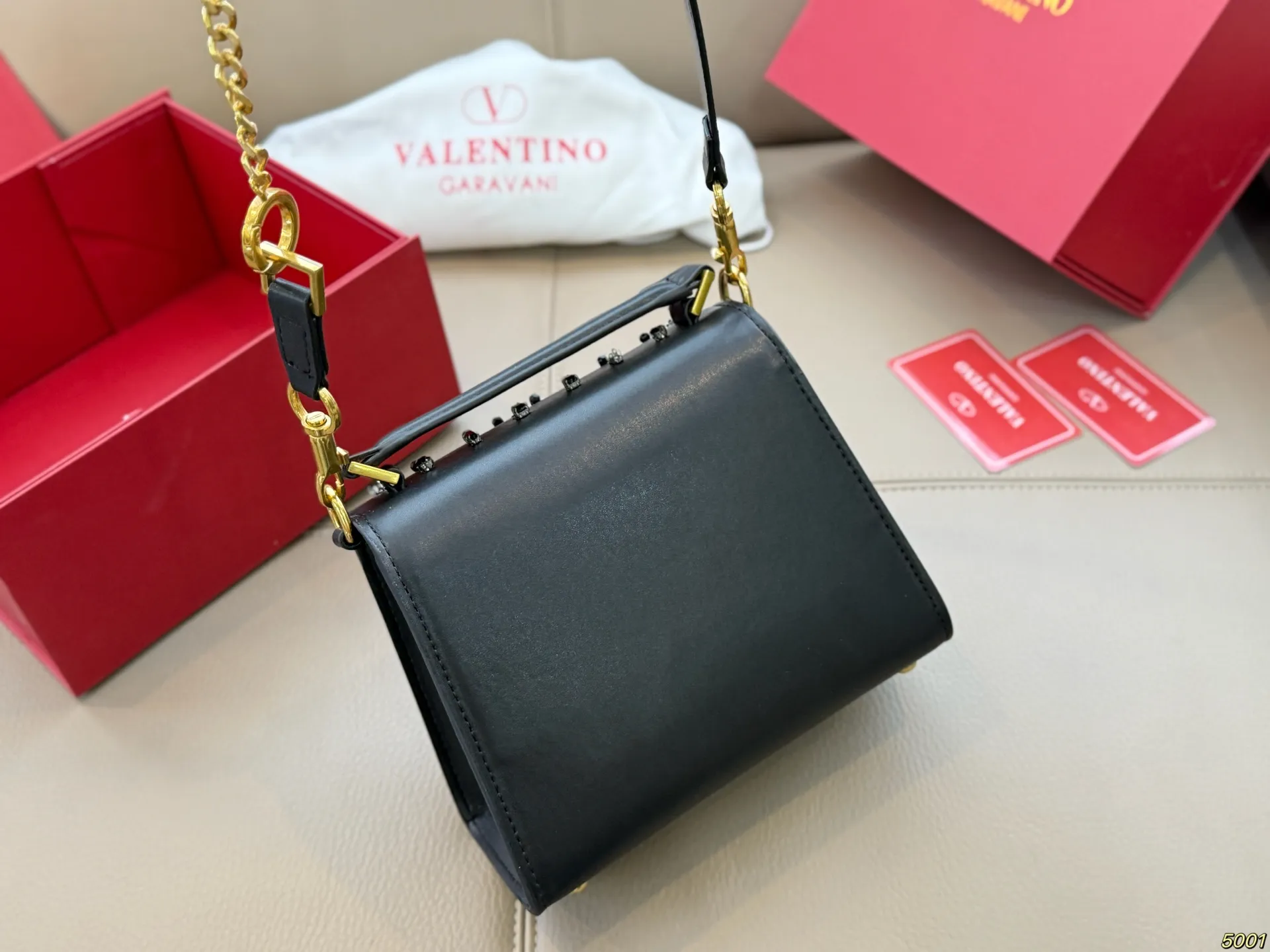 ¥460 Folding box Valentino star diamond version handbag Simple bag silhouette unlocks fashionable charm Can be salty or sweet Make you the most beautiful girl on the street Very versatile yyds Size: 18 14