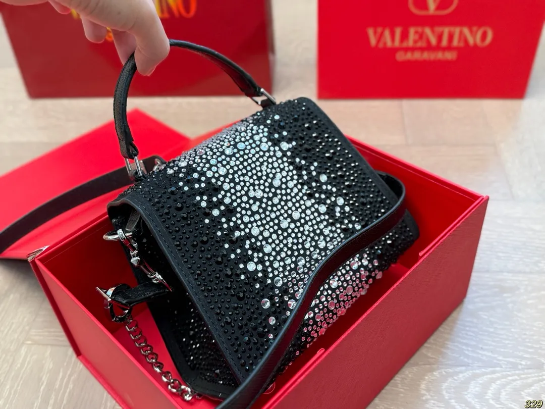 ¥340 Folding box Valentino star diamond version handbag Simple bag silhouette unlocks fashionable charm Can be salty or sweet Make you the most beautiful girl on the street Very versatile yyds Size: 18 14
