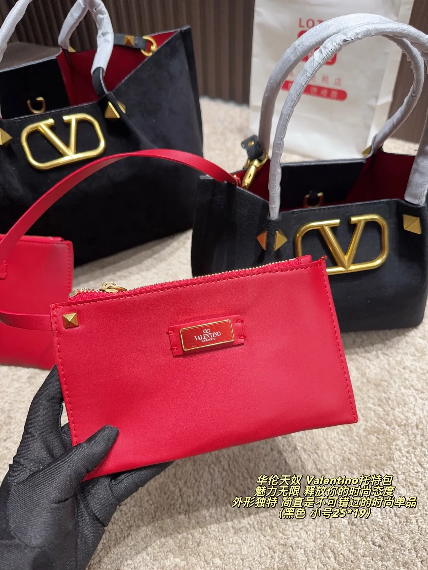 Large p380 without box ⚠️ size 37*24 Small size P370 without box ⚠️ size 25*19 Valentino tote bag has unlimited charm and unleashes your fashion attitude. It has a unique appearance and many cute colors to choose from. It is a fashion item not to be missed. It is different from the softness of canvas bags. It gives a free and easy feeling when carried on the body. It is super textured and is loved by fashionistas.