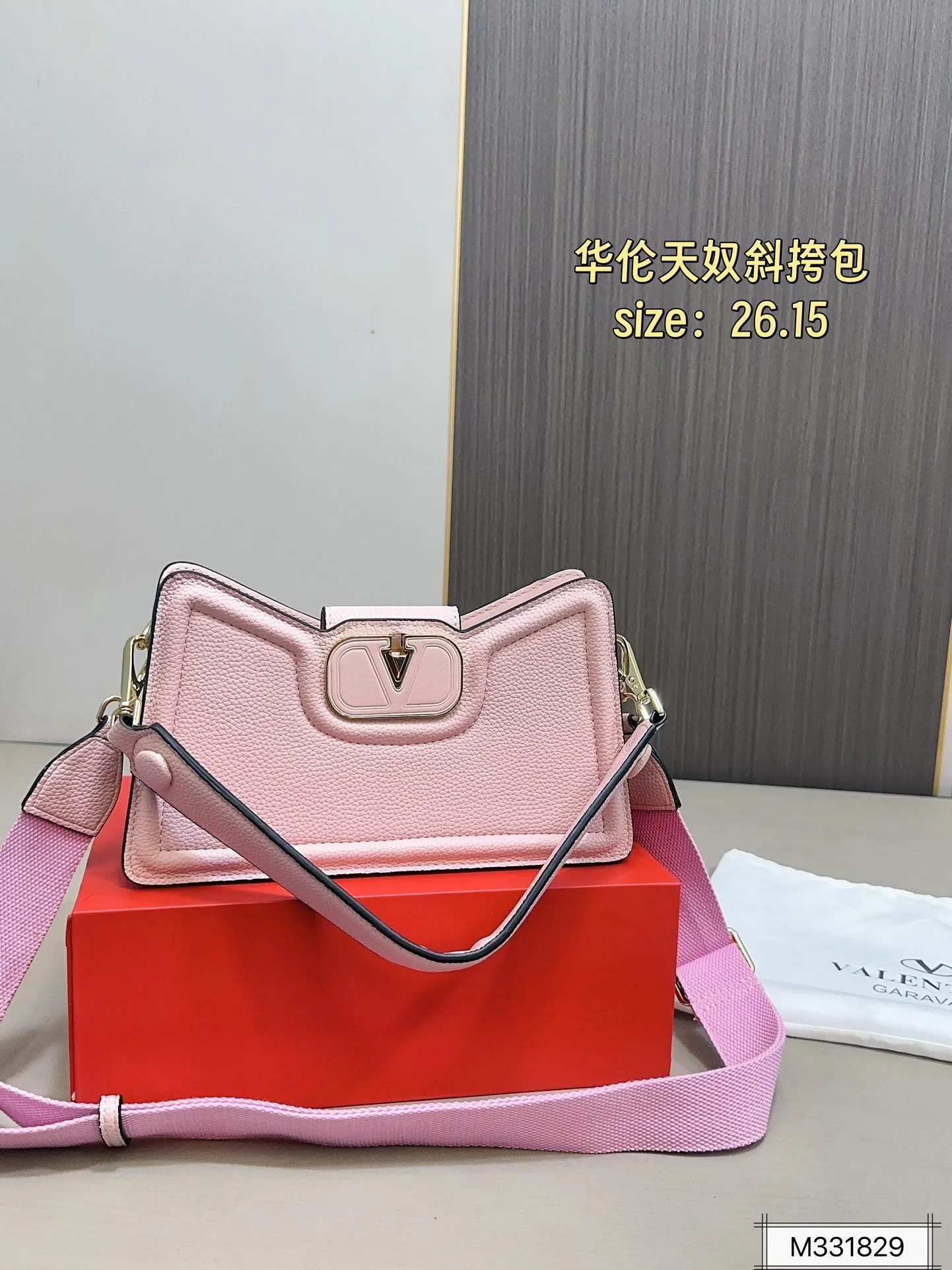 💰290 with folding box ⚠️Size 26.15 Valentino Allknots crossbody bag Exquisite and beautiful High-end elegance Easy to control, no matter the clothes or seasons Can be used all year round, salty or sweet Carry it on a tall girl, look like a royal lady Carry it on a small girl, it looks like a sweet girl