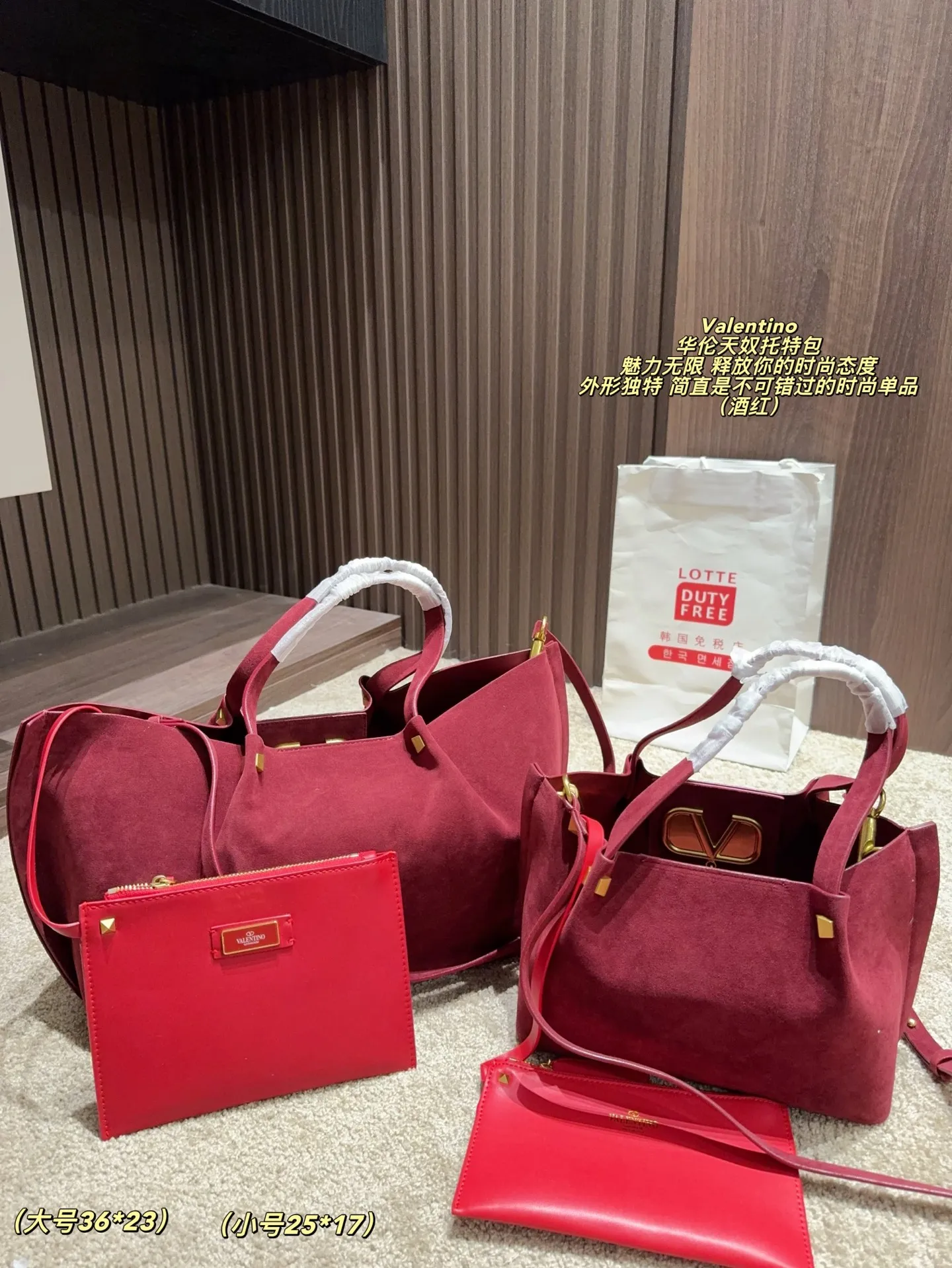 Large size p410⚠️Size 36*23 Small size P390⚠️Size 25*17 Valentino Tote bag has endless charm and unleashes your fashion attitude. It has a unique appearance and many cute colors to choose from. It is simply a fashion item not to be missed. It is different from the softness of canvas bags. It gives a free and easy feeling when carried on the body. It is super textured and is loved by fashionistas.