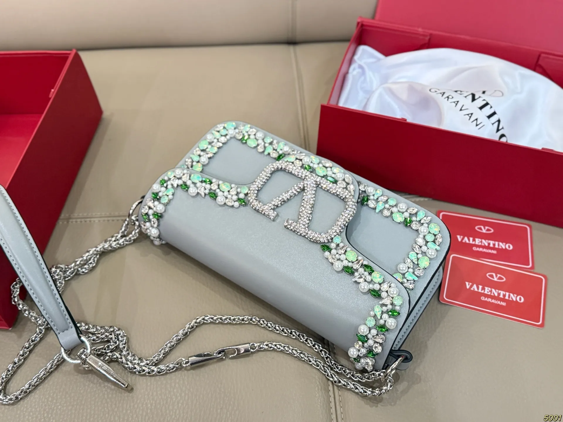 ¥520 folding box Valentino Valentino large v bag, versatile and classic, exquisite one, really super invincible and cute, full of fairy spirit, a must-have for girls every day, size 25 13