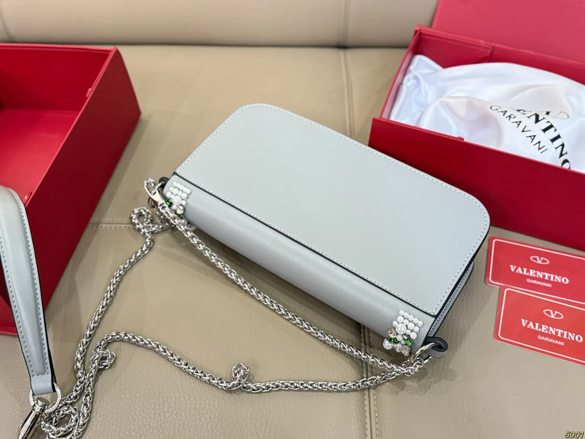¥520 folding box Valentino Valentino large v bag, versatile and classic, exquisite one, really super invincible and cute, full of fairy spirit, a must-have for girls every day, size 25 13