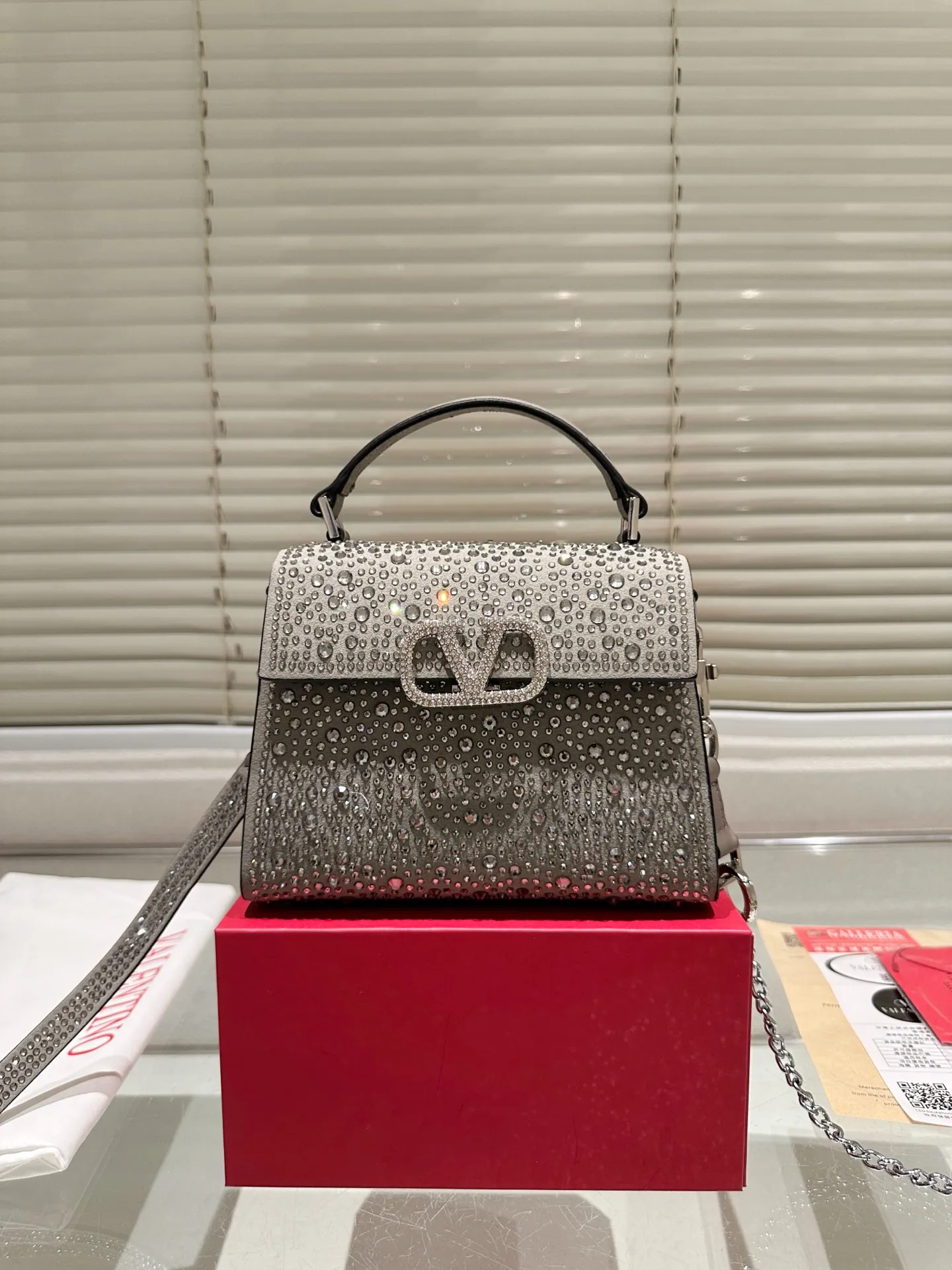 P390 Size 21 diamond bag Valentino Loco chain bag The texture is so beautiful that the upper body is really classy. Don’t be too attractive when shopping in daily life