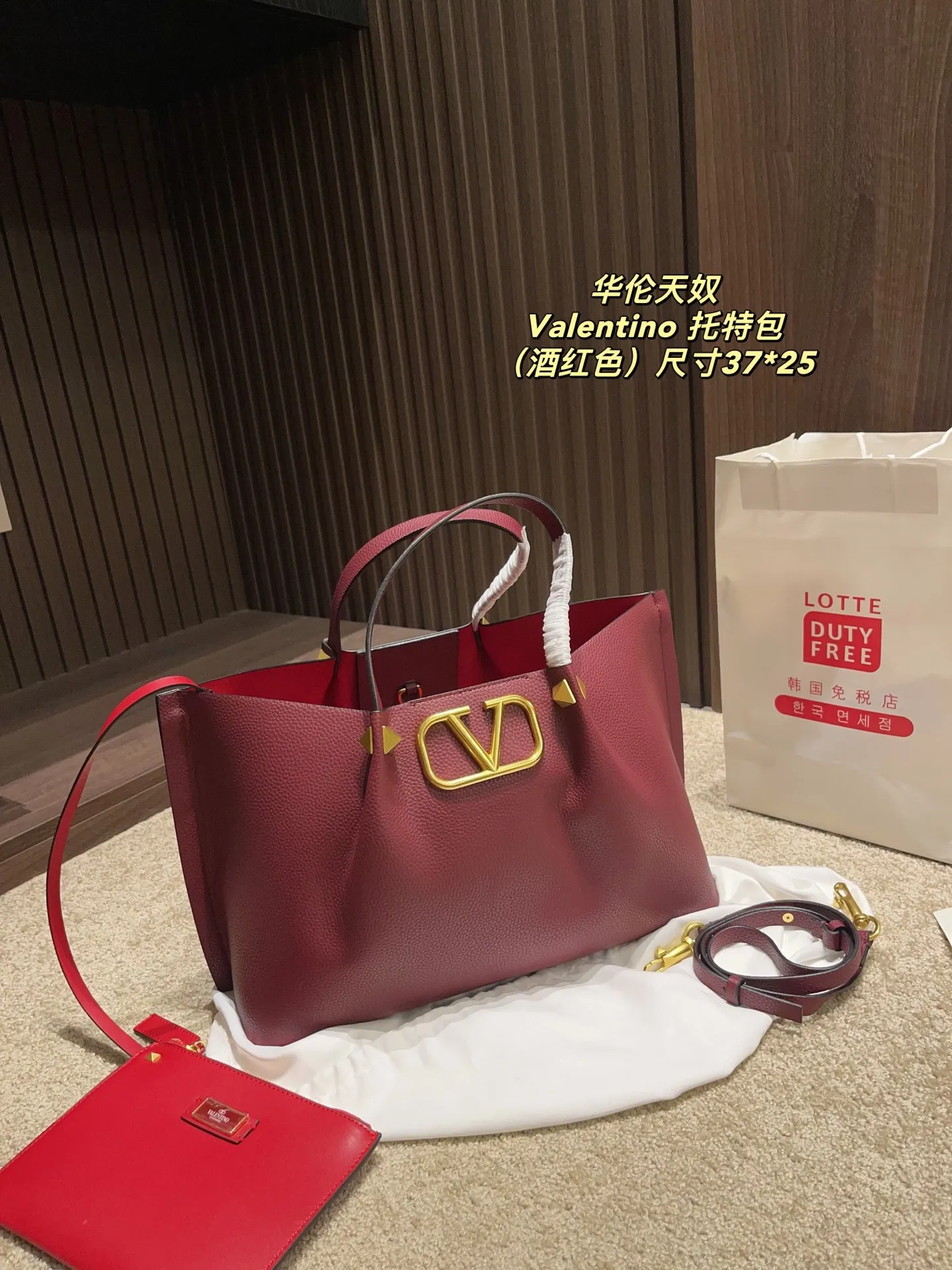 p360⚠️Size 37.25 Valentino tote bag handle, shoulder strap, can be carried by hand or shoulder! Full of high-end fashion, it is the first choice for this summer
