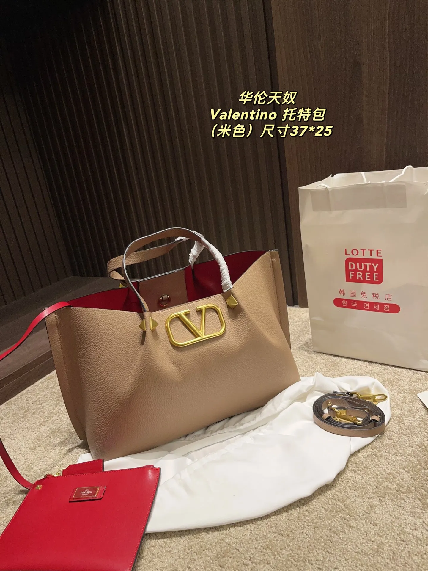 p360⚠️Size 37.25 Valentino tote bag handle, shoulder strap, can be carried by hand or shoulder! Full of high-end fashion, it is the first choice for this summer