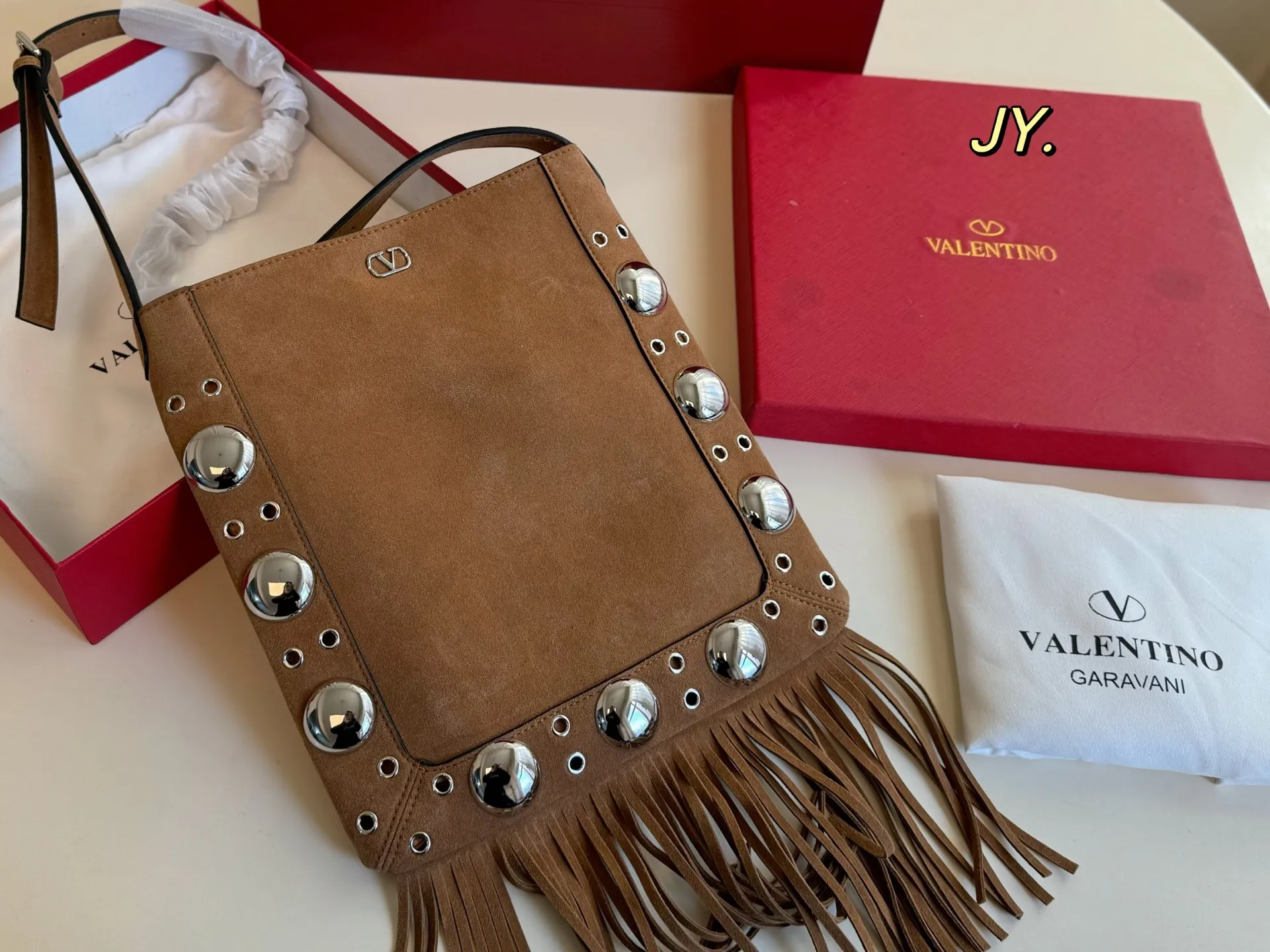 P340 (with box) size: 28×30 VALENTINO suede rivet tassel tote bag💕 The texture is very high-end, the leather is super good, adjustable shoulder straps, multiple carrying methods, super large capacity and very durable~ Casual and lazy, a must-have for daily outings