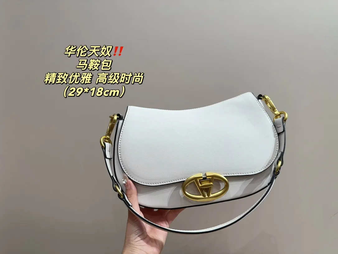 P330 comes with folding box ⚠️Size 29.18 Valentino Saddle Bag Comfortable and sophisticated at the same time Simple and elegant yet discreet Easily create an elegant commuting outfit