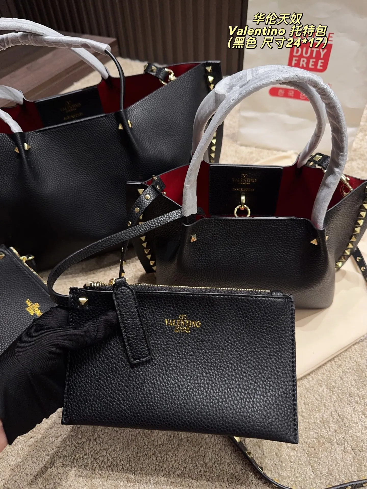Large p420⚠️size 36*23 small p400⚠️size 24*17 Valentino Tote bag handle, shoulder strap, can be carried by hand or shoulder! Full of high-end fashion, it is the first choice for this summer