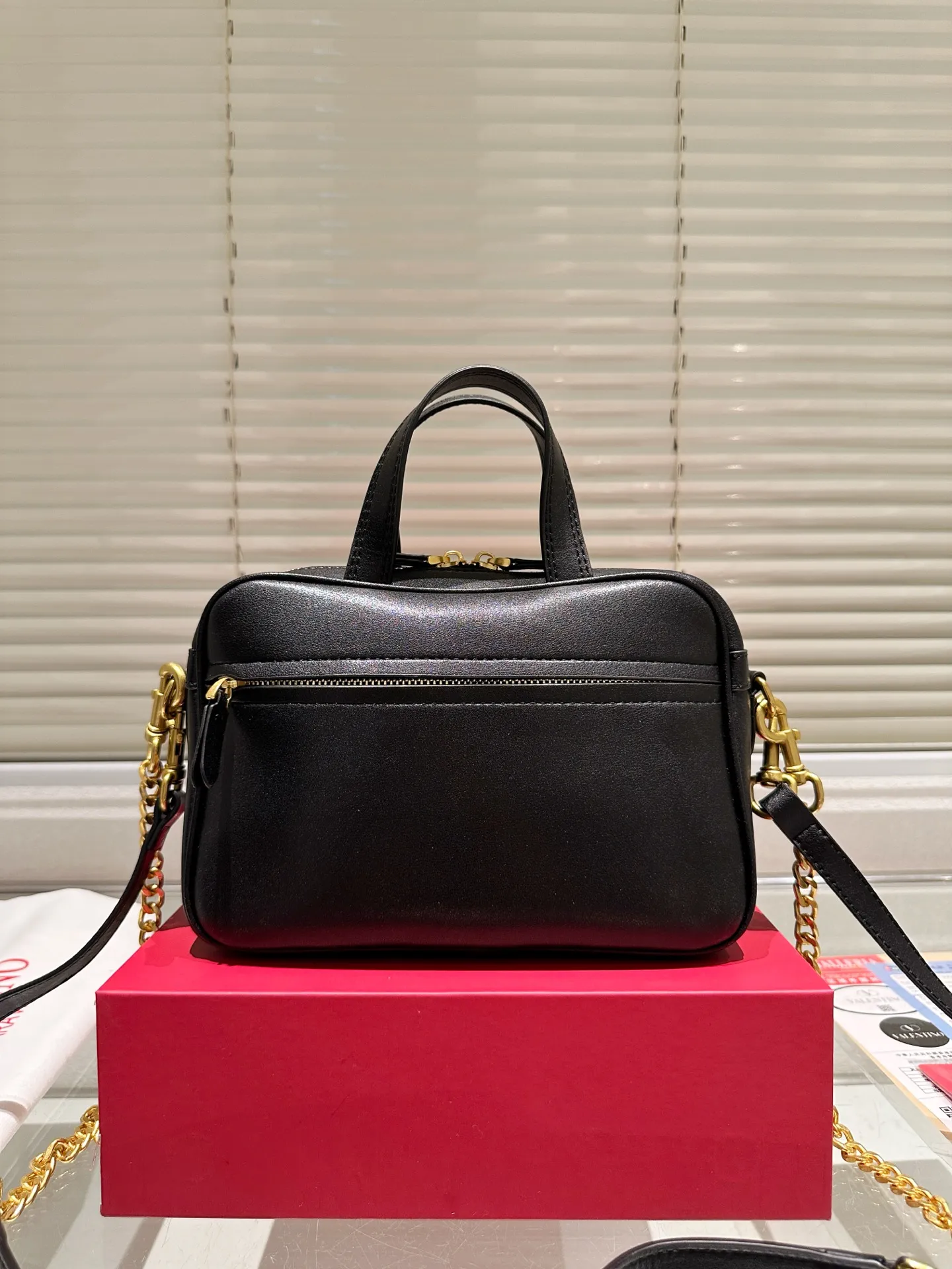 P380 Folding Box ⚠️Size 24.16 Valentino crossbody bag. The sense of luxury is overflowing. This look is very versatile. No matter how you carry it, there is no pressure. Which girl can refuse such a beautiful bag?