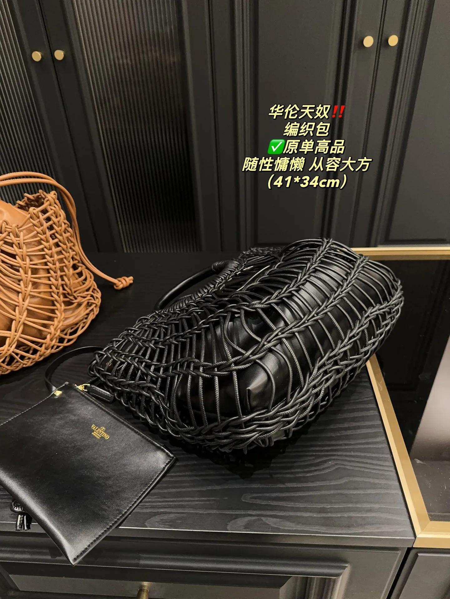 ✅Pure leather P540⚠️Size 41.34 Valentino woven bag has a strong holiday style, but it is also suitable for daily life. I think you must have a bag like this. After all, no one wants to refuse the waves and the beach.