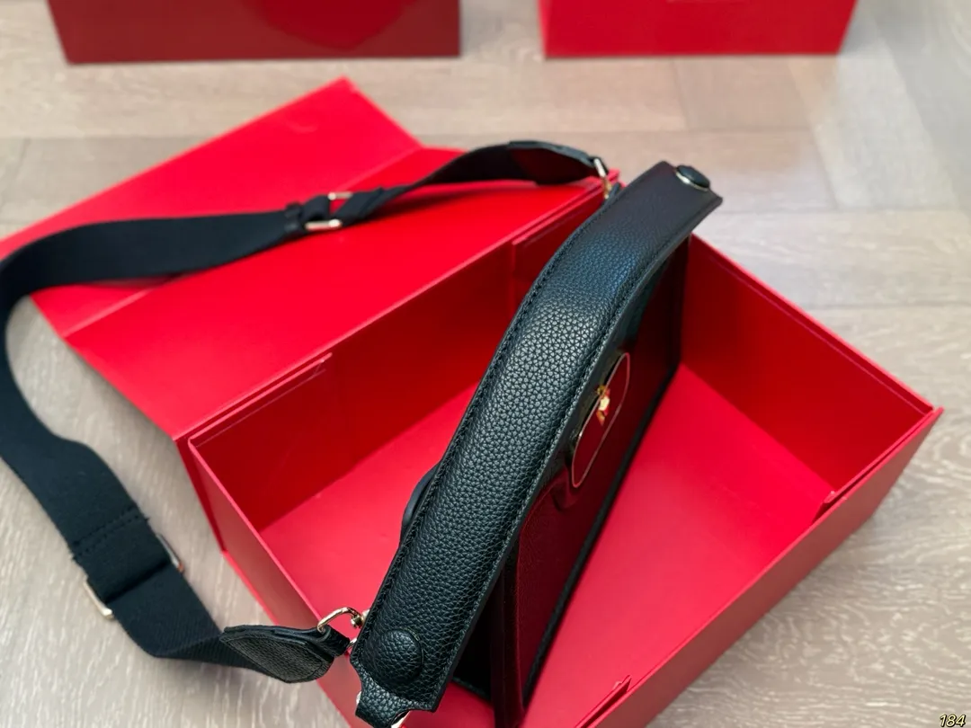 ¥290 Folding box Valentino Versatile classic, exquisite one, really super invincible and cute, full of fairy spirit, a must-have for girls every day, size 26 15