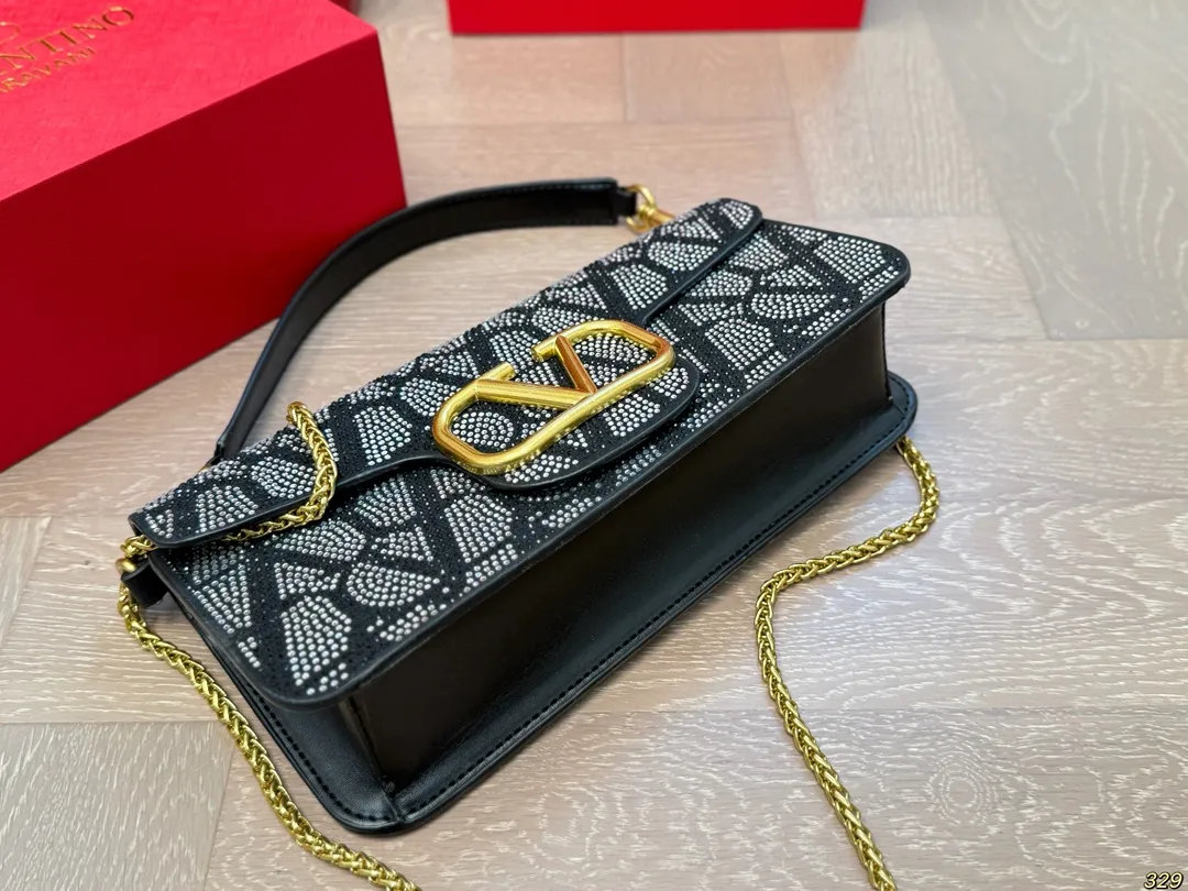 ¥330/¥320 folding box Valentino star diamond version handbag, metallic texture, big logo, simple bag silhouette unlocks fashion charm, can be salty or sweet, makes you the most beautiful girl on the street, very versatile yyds Size: 28 13/20 11