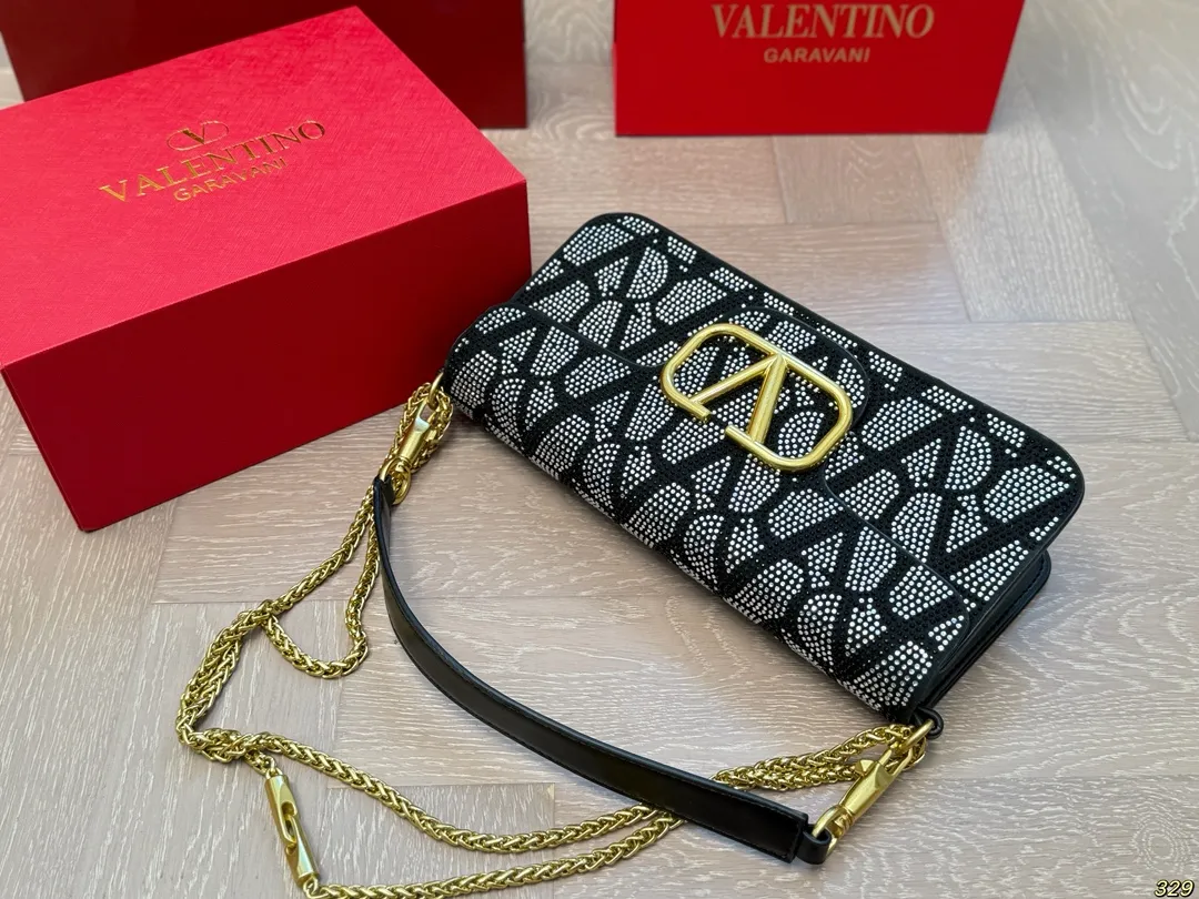 ¥330/¥320 folding box Valentino star diamond version handbag, metallic texture, big logo, simple bag silhouette unlocks fashion charm, can be salty or sweet, makes you the most beautiful girl on the street, very versatile yyds Size: 28 13/20 11